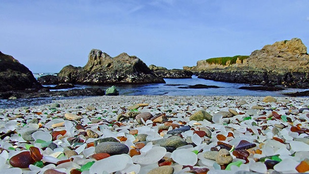 das-sind-keine-kieselsteine-der-glass-beach-besteht-wie-der-name-schon-verraet-aus-glas-.jpg