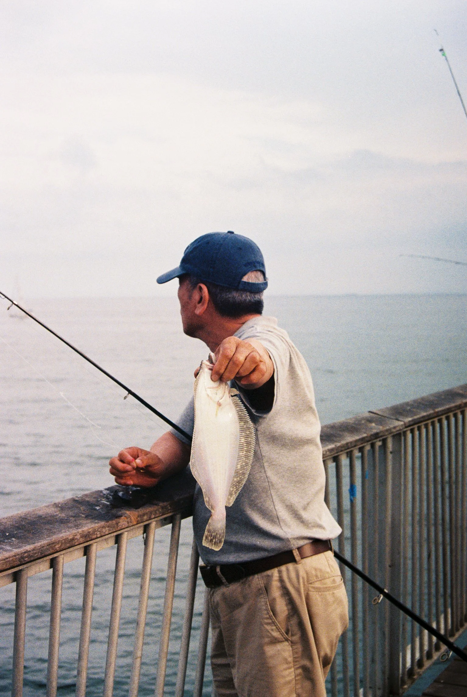 S758980-R1-036-16A.jpg