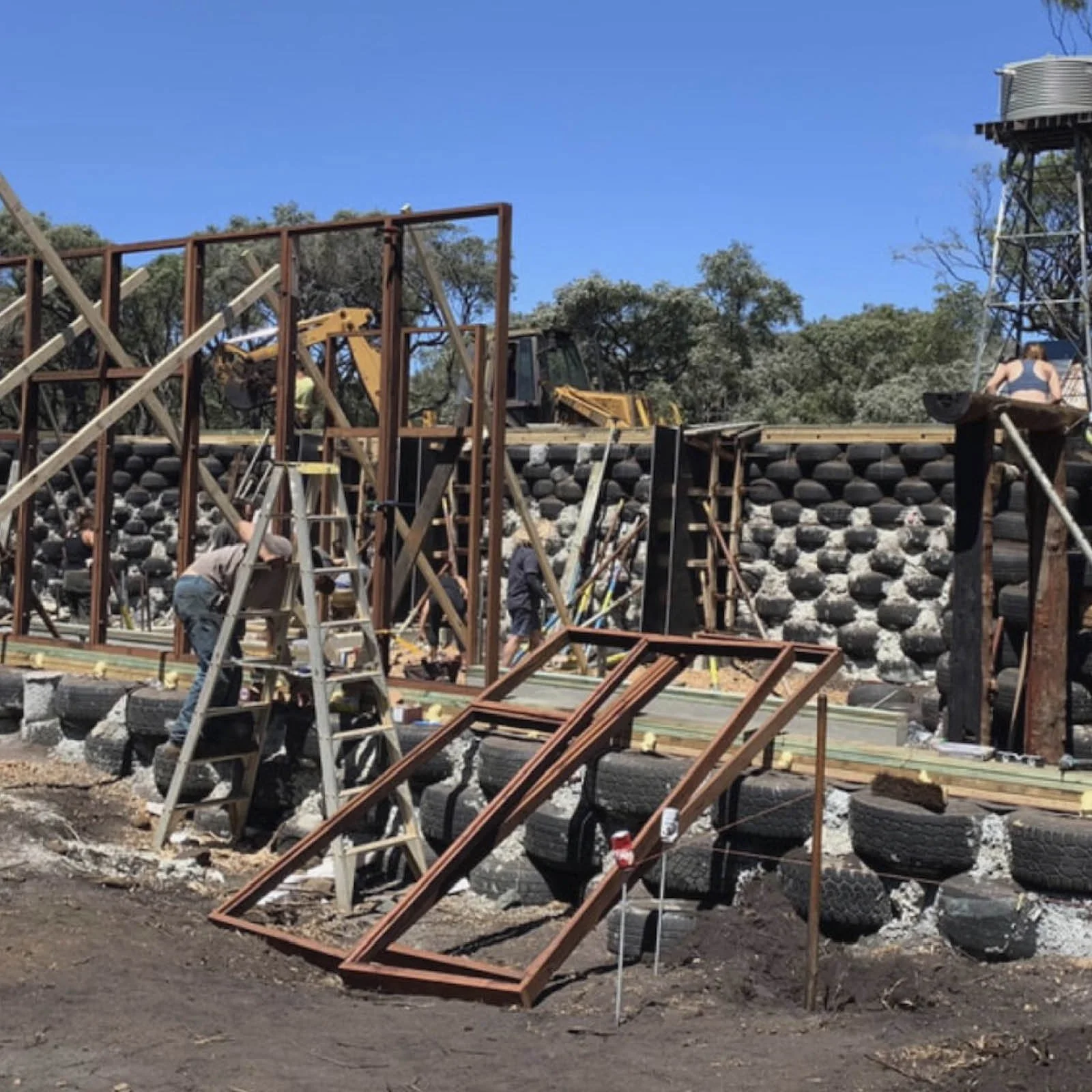 Episode 177 : Earth Ship Home &amp; Peter Thorn - a force of nature