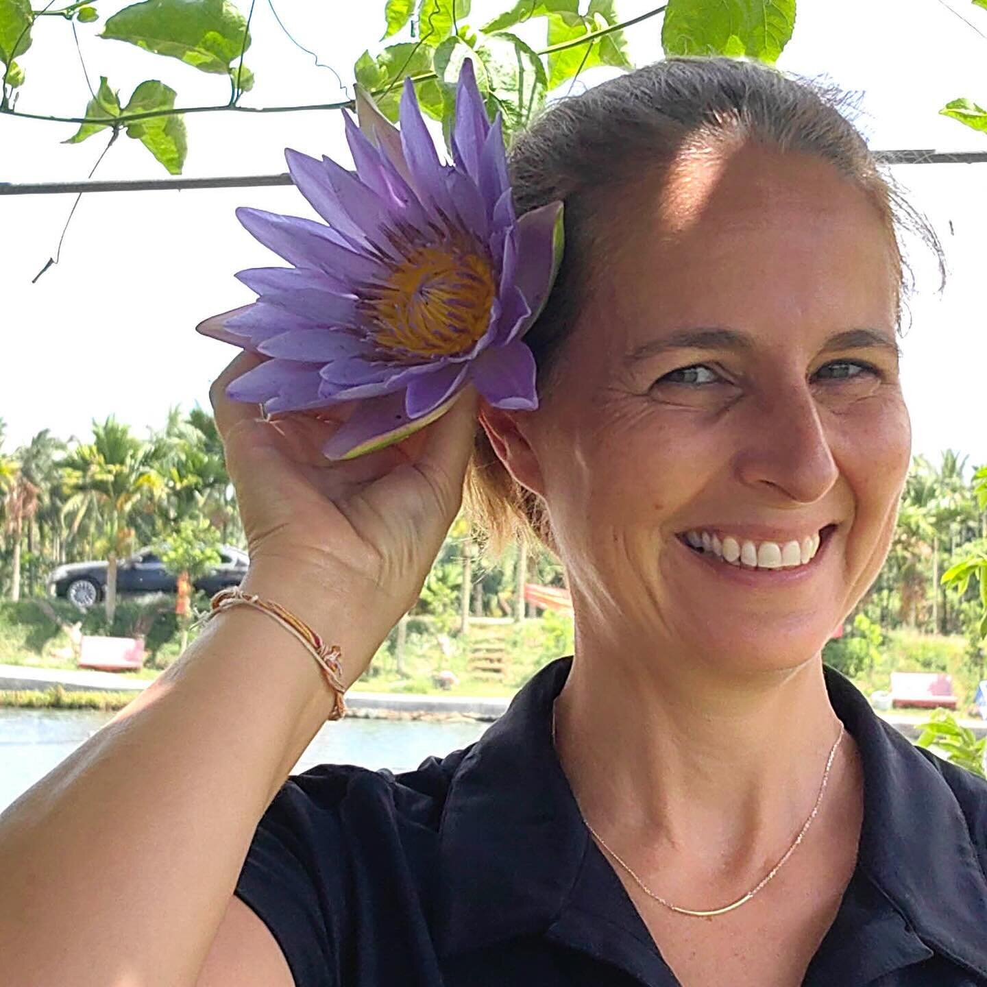 Episode 217 : In Search of Natures Fragrances Emilie Bell
Emilie Bell travels the Asia Pacific region working with farmers and communities sourcing Essential Oils. Establishing ethical and sustainable connections and practices is her primary objectiv