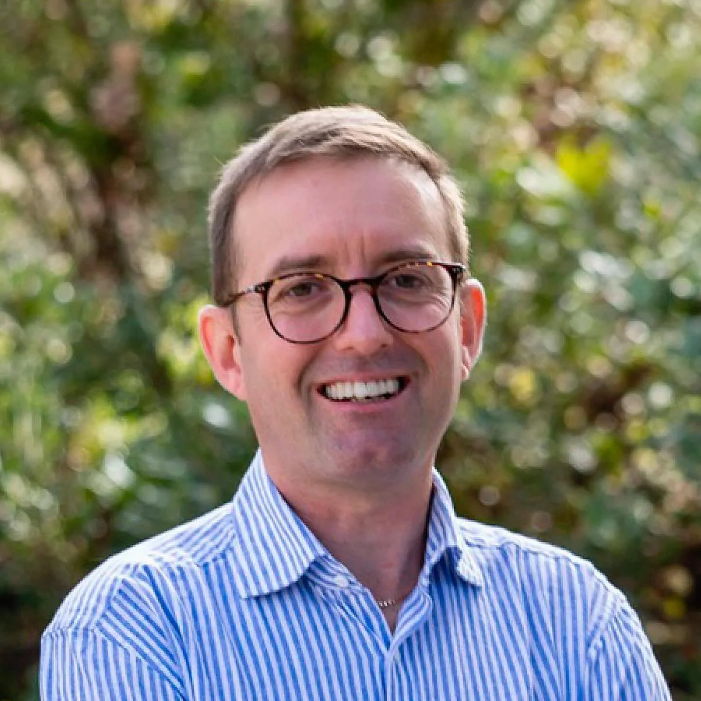 Episode 259 Dr Bede Mickan Soil Microbiologist 🌱
Dr Bede Mickan @bede_m is  a soil biologist who spends his working life as a lecturer and researcher at the  University of WA School of Agriculture and Environment and specialising in nutrient and val