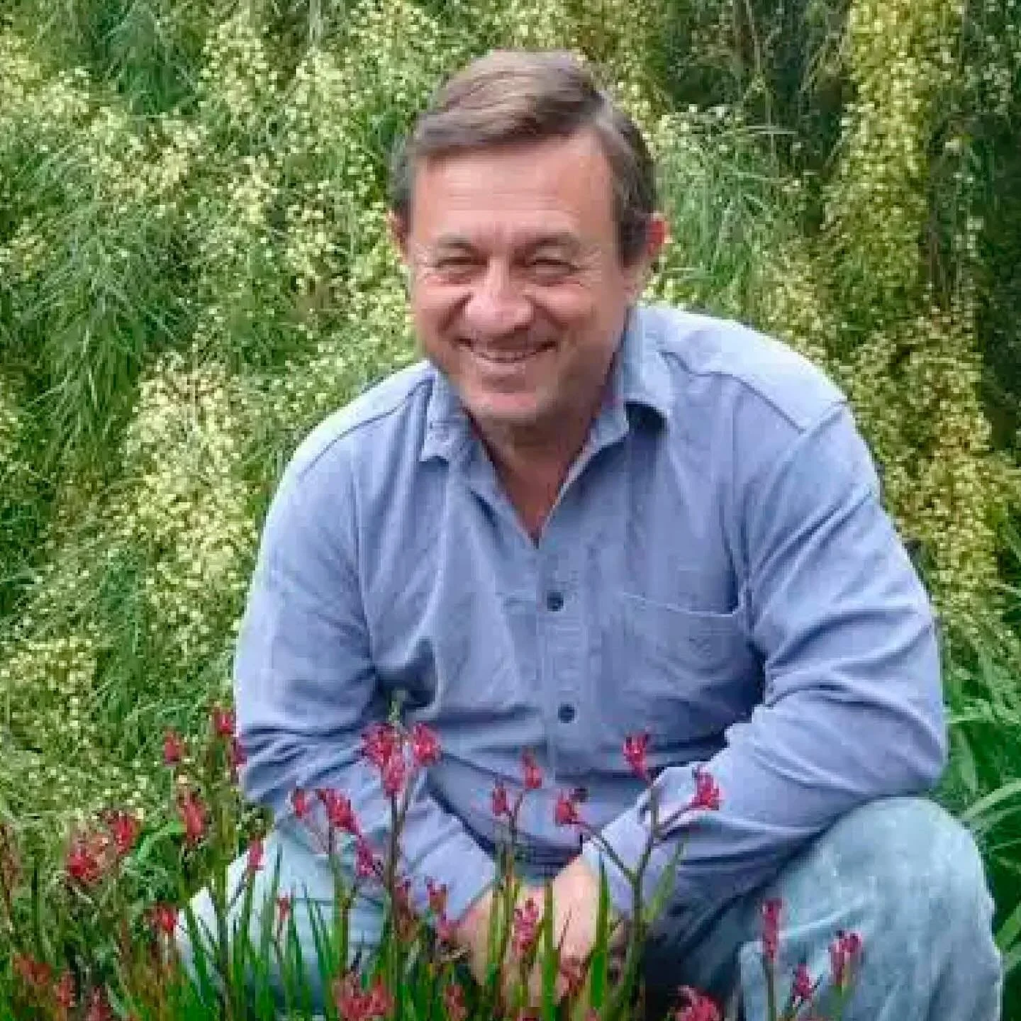 Episode 261 : Angus Stewart Australian Cut Flowers and Foliage
Plant breeder Angus Stewart @gardeningwithangus talks with Deryn about Australian flowers and foliage which make excellent cut flowers. He also chats about breeding work and life on the T