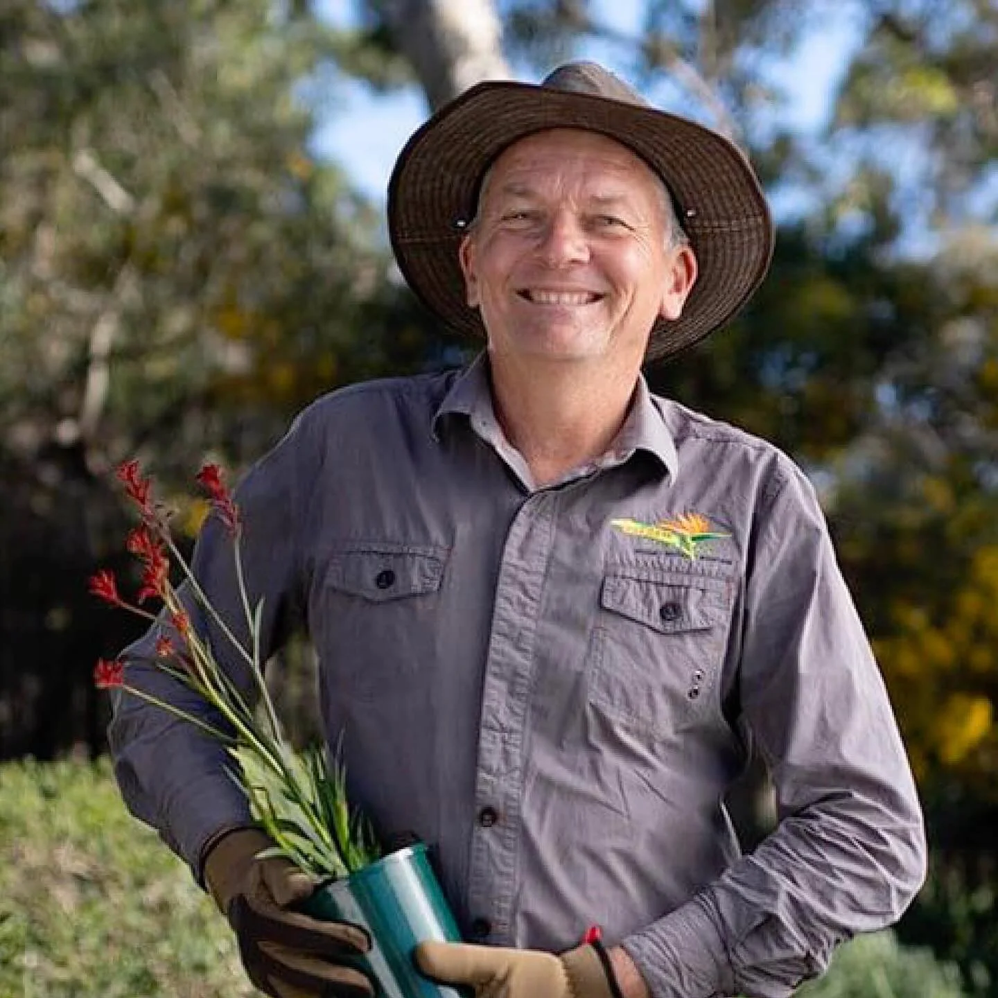 Episode 267: Gardening Expert Darren Seinor
Darren @garden_solutions_wa shares his life long passion for horticulture chatting to Deryn about his career as a radio garden talk back host, television presenter, landscape gardener and nurseryman
Enjoy! 