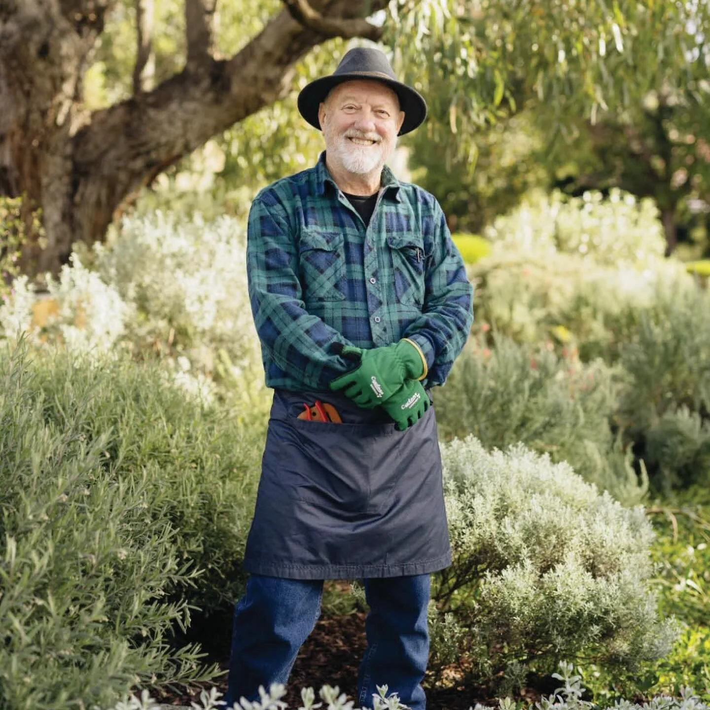 Episode 282: Neville Passmore Verge Gardens ☀🌿🍂🌾
Neville @nevillepassmore2050 is a 4th generation Nurseryman, Horticulturist and Gardener. He continues to shares his passion for plants via the media and his connections with Australia&rsquo;s major