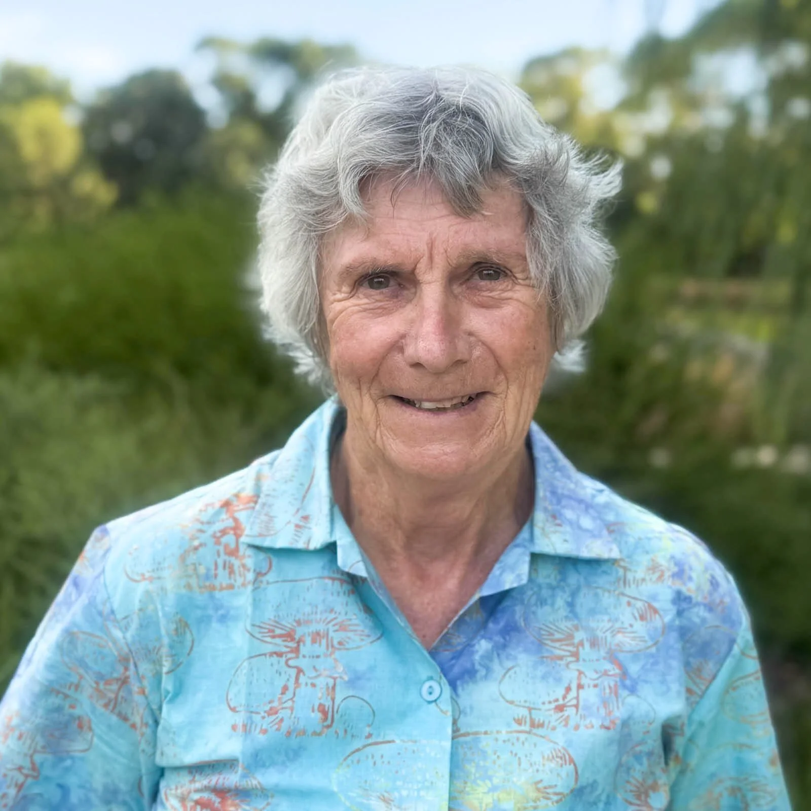 Episode 284 : Roz Hart Fungi for Agriculture, Land Management and Home Gardening
Roz is an Australian ecologist, microbiologist and leading fungal educator renown for her work on bushland fungi. Roz co-authored Fungi For Land a practical guide to the