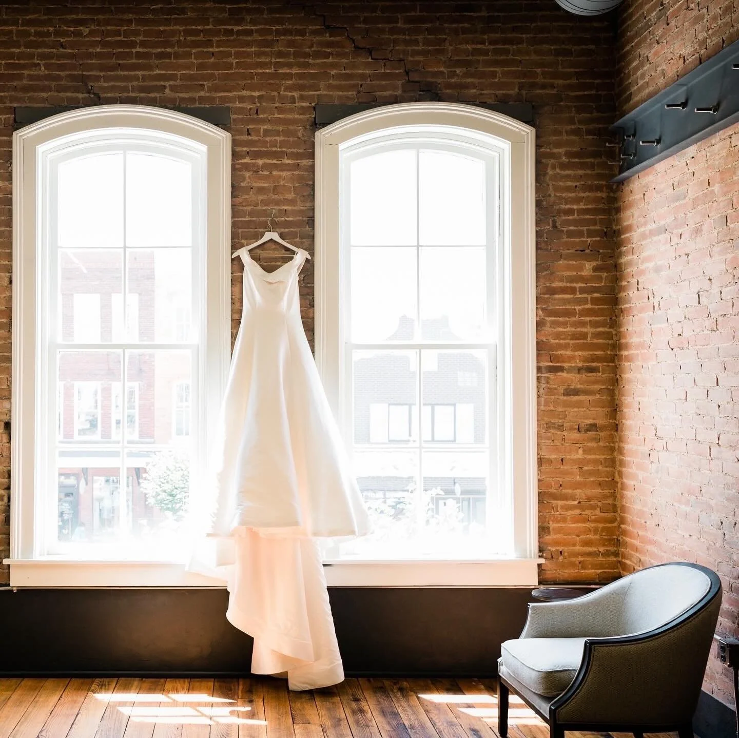 All before the ceremony! 👏👏👏 👰&zwj;♀️🤵&zwj;♂️ .
.
.
.
.
. 
#weddingphotographer #weddingphotography #weddinginspiration #weddingday #theknot #bride #weddingphoto #groom #weddingdress #junebugweddings #weddingsph  #weddingideas #instawedding #bri