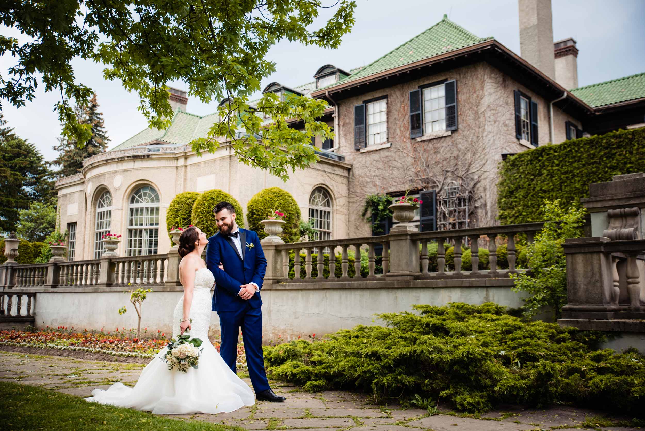 toronto-london-ontario-wedding-photographer-parkwood-estate-back.jpg