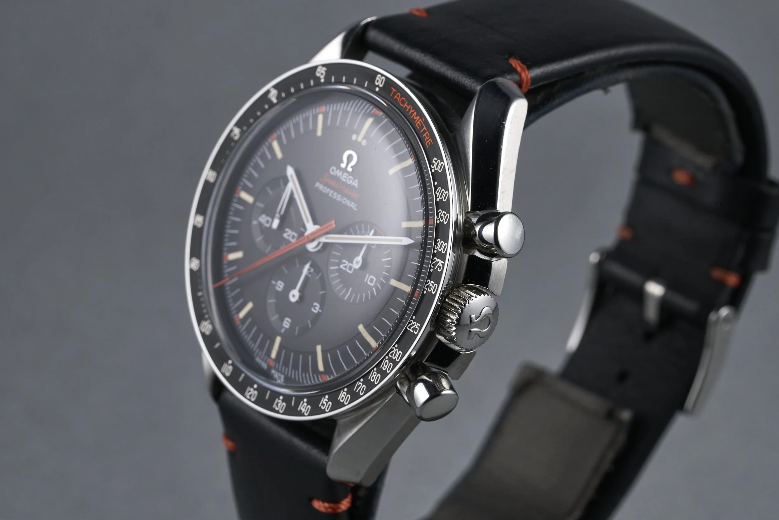 omega-speedmaster.speedytuesday.boxpapers-311.12.42.30.01.001-ultraman.dial-2018-oysterpalace-OP2282-07.jpg