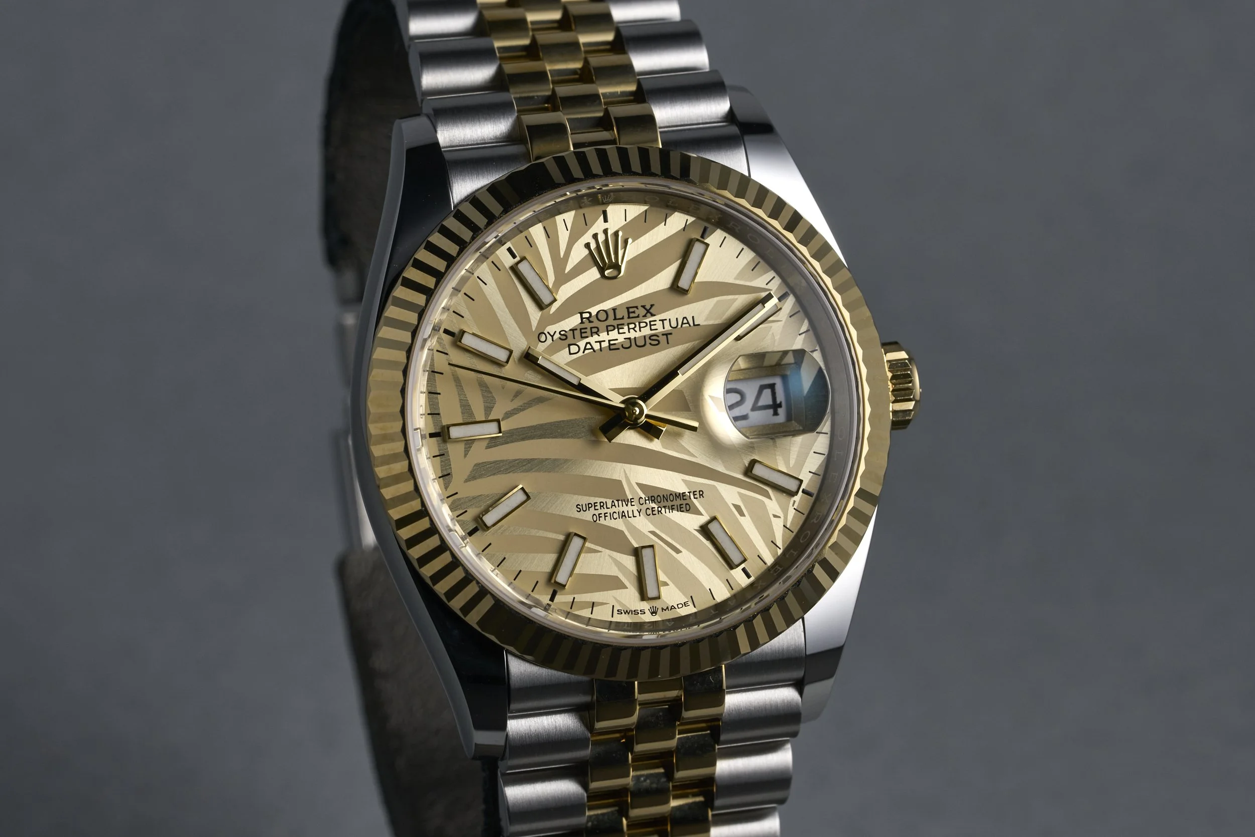 rolex-datejust.36.twotone.boxpapers-126233-champagne.palm.dial-2023-oysterpalace-OP2201-02.jpg