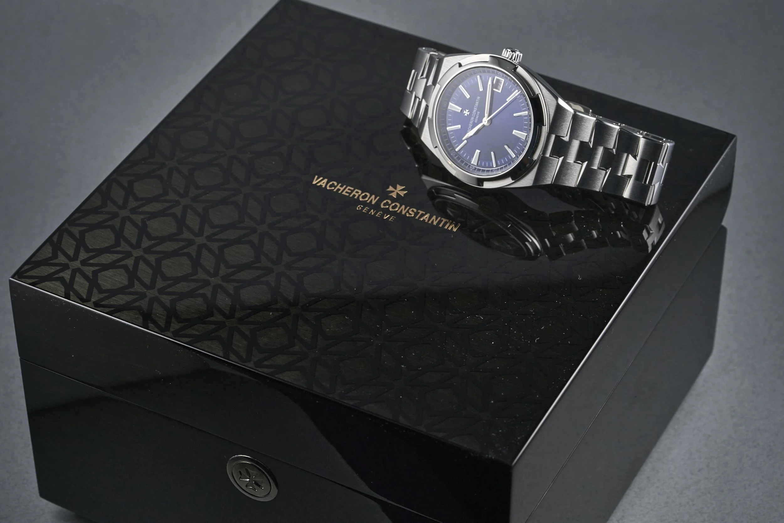 VacheronConstantin-overseas.boxpapers-4500v-blue.dial-2021-oysterpalace-OP2298-11.jpg