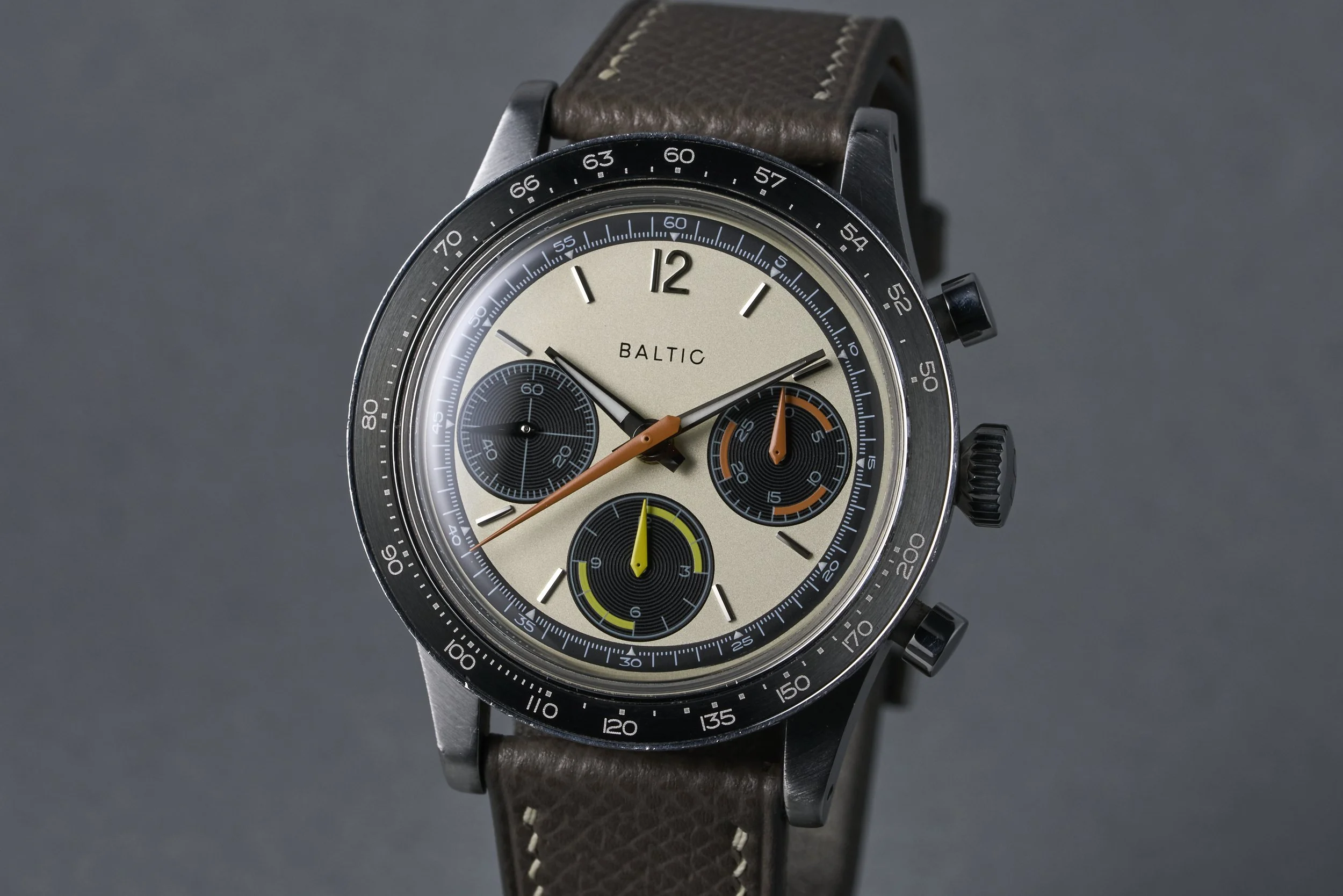 baltic-tricompax.peterauto.boxpapers-limited edition-beige.dial-2022-oysterpalace-OP2234-03.jpg