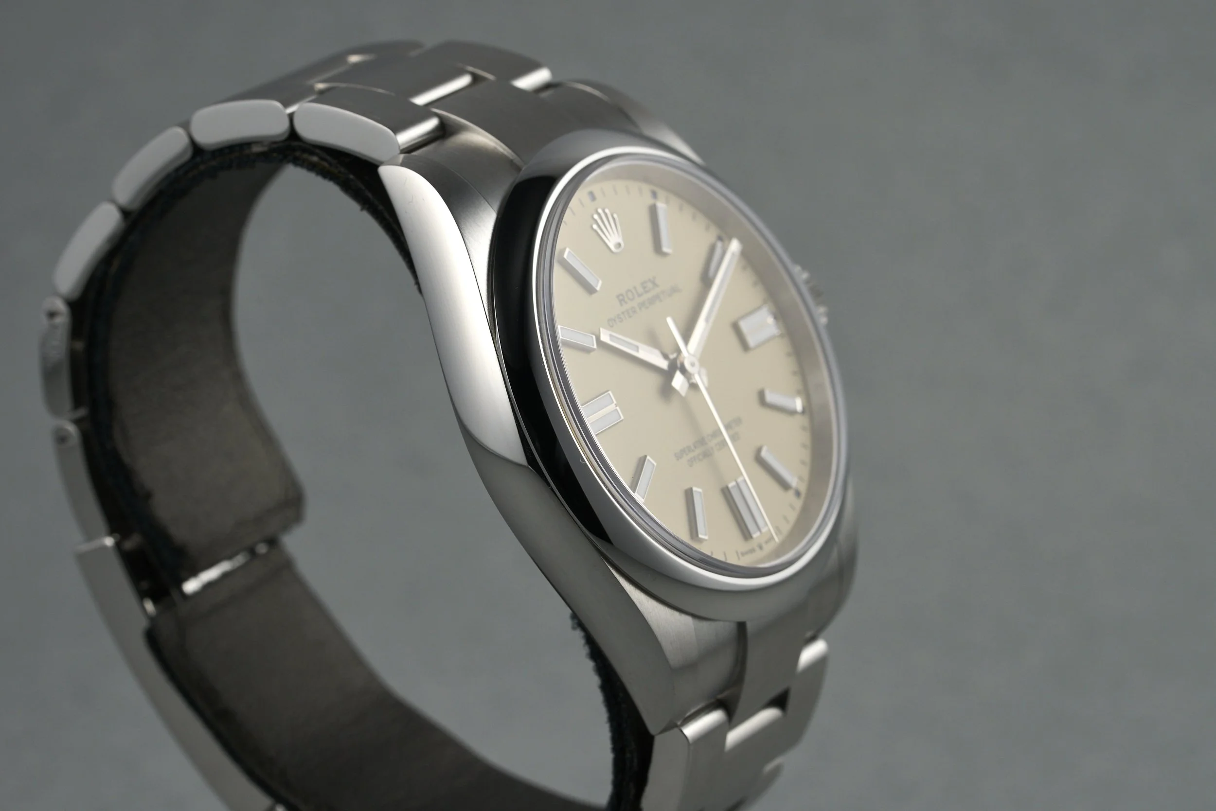 rolex-oysterperpetual.boxpapers-134300-beige.dial-2025-oysterpalace-OP2204-05.jpg