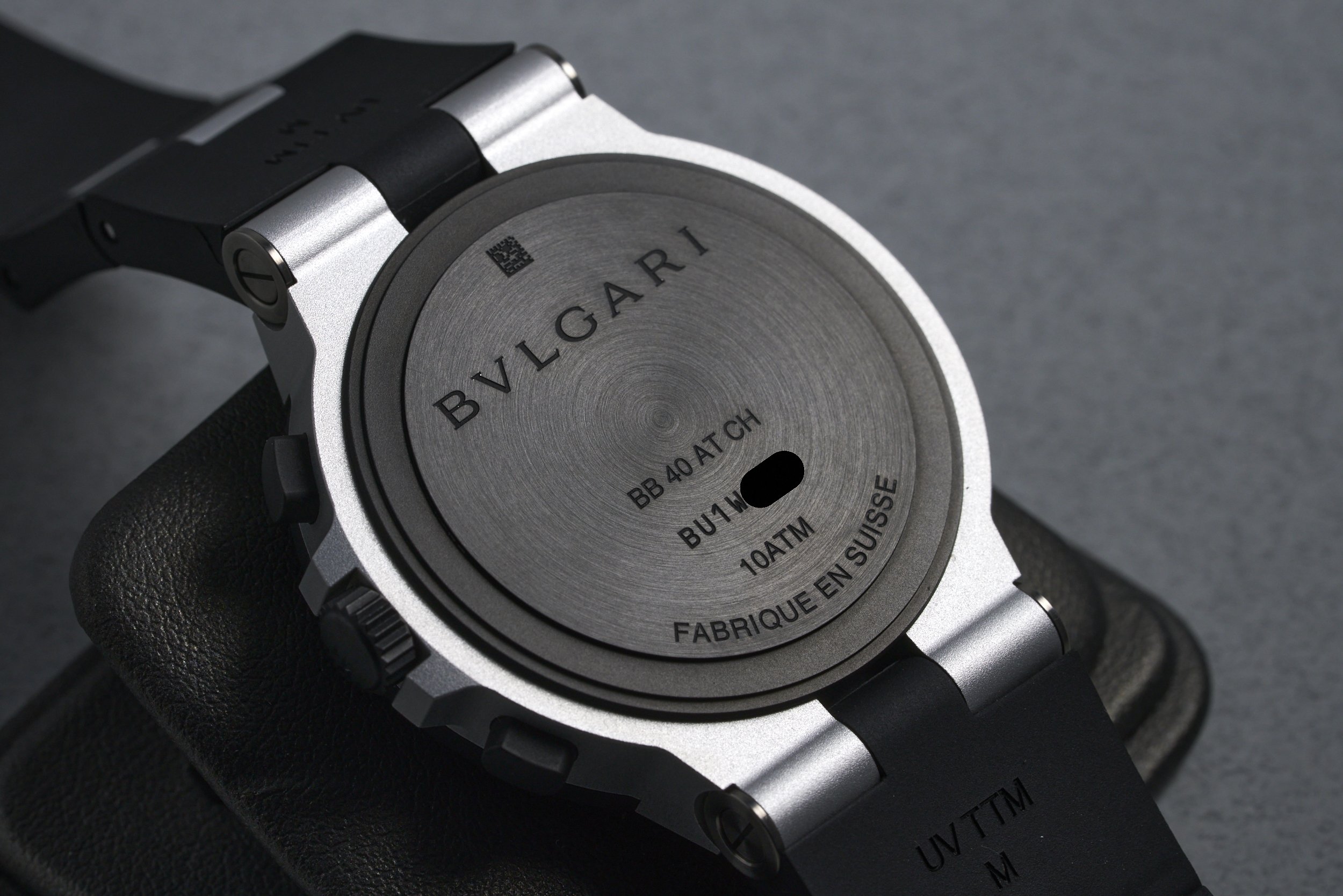 bulgari-chronograph.aluminum.boxpapers-103383-cream .dial-2022-oysterpalace-OP2322-08.jpg