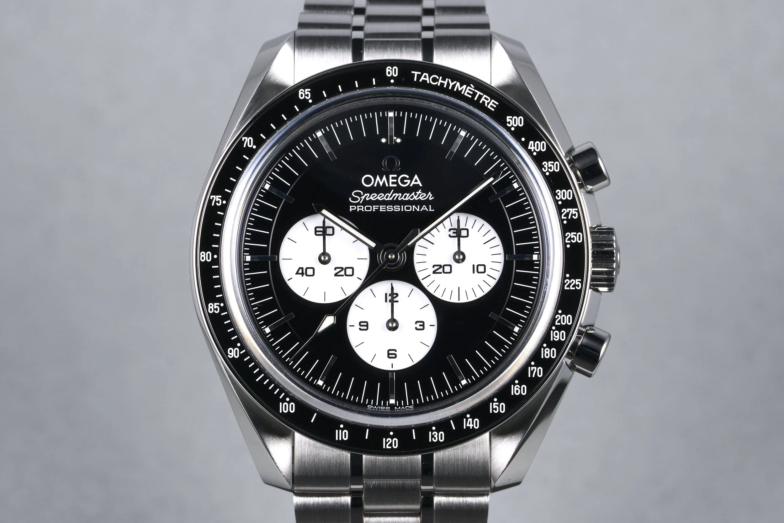 omega-speedmaster.boxpapers-310.30.42.50.01.004-reverse.panda.dial-2026-oysterpalace-OP2297-01.jpg