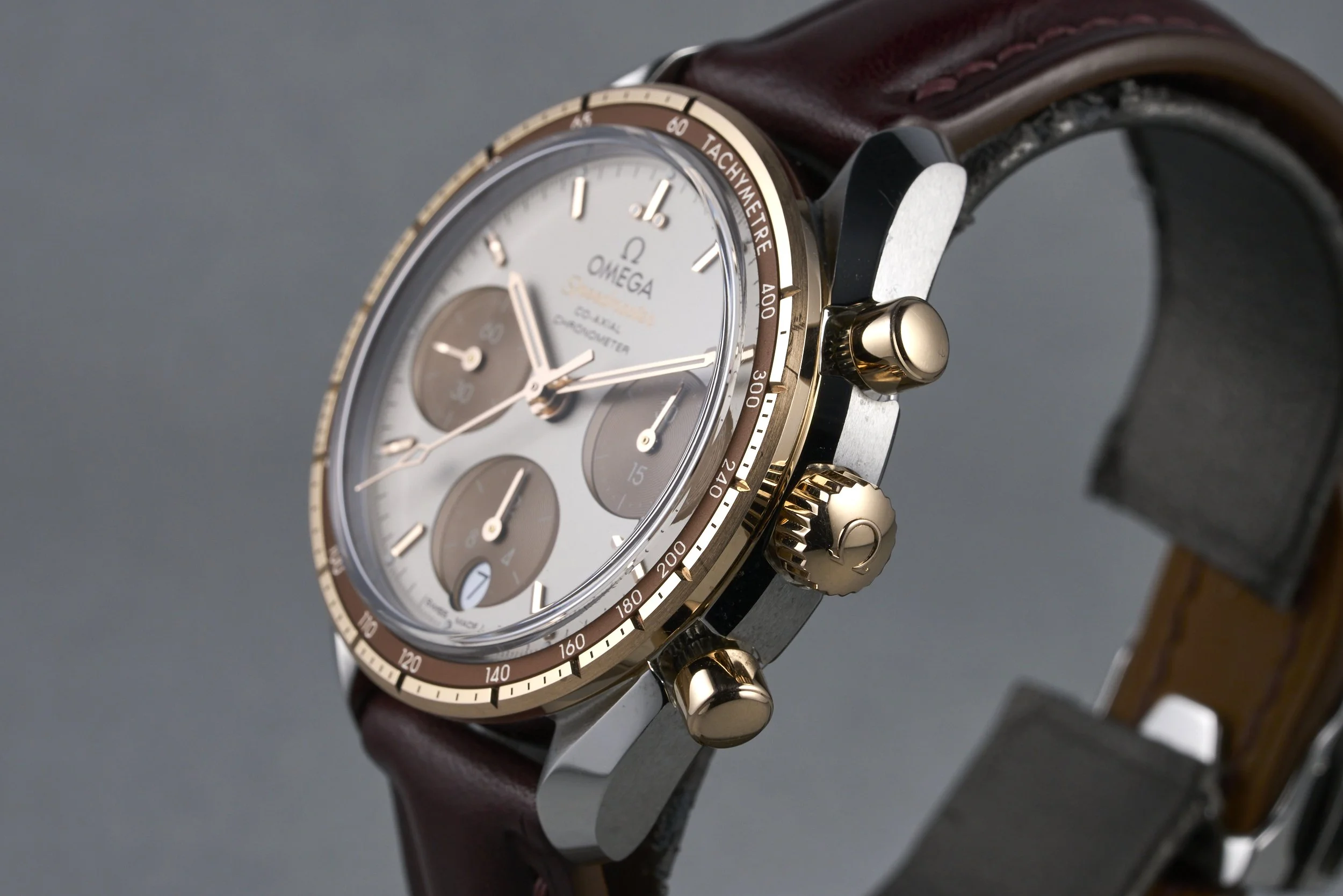 omega-speedmaster.38.twotone.boxpaper-324.23.38.50.02.002-panda.dial-modern-oysterpalace-OP2180-07.jpg