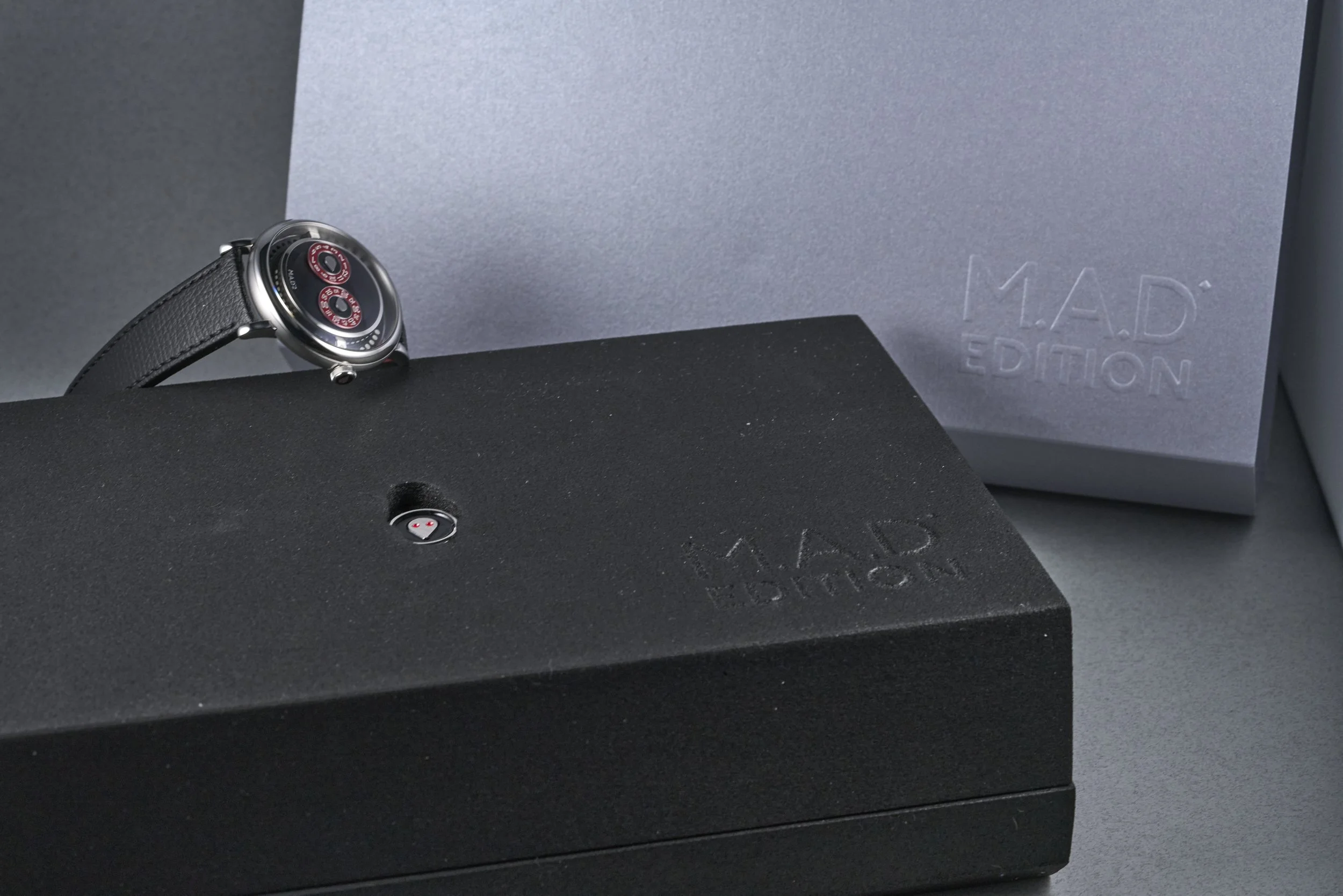 M.A.D.-M.A.D.2R&B.Boxpapers-MAD2R&B-black.dial-2025-oysterpalace-OP2329-09.jpg