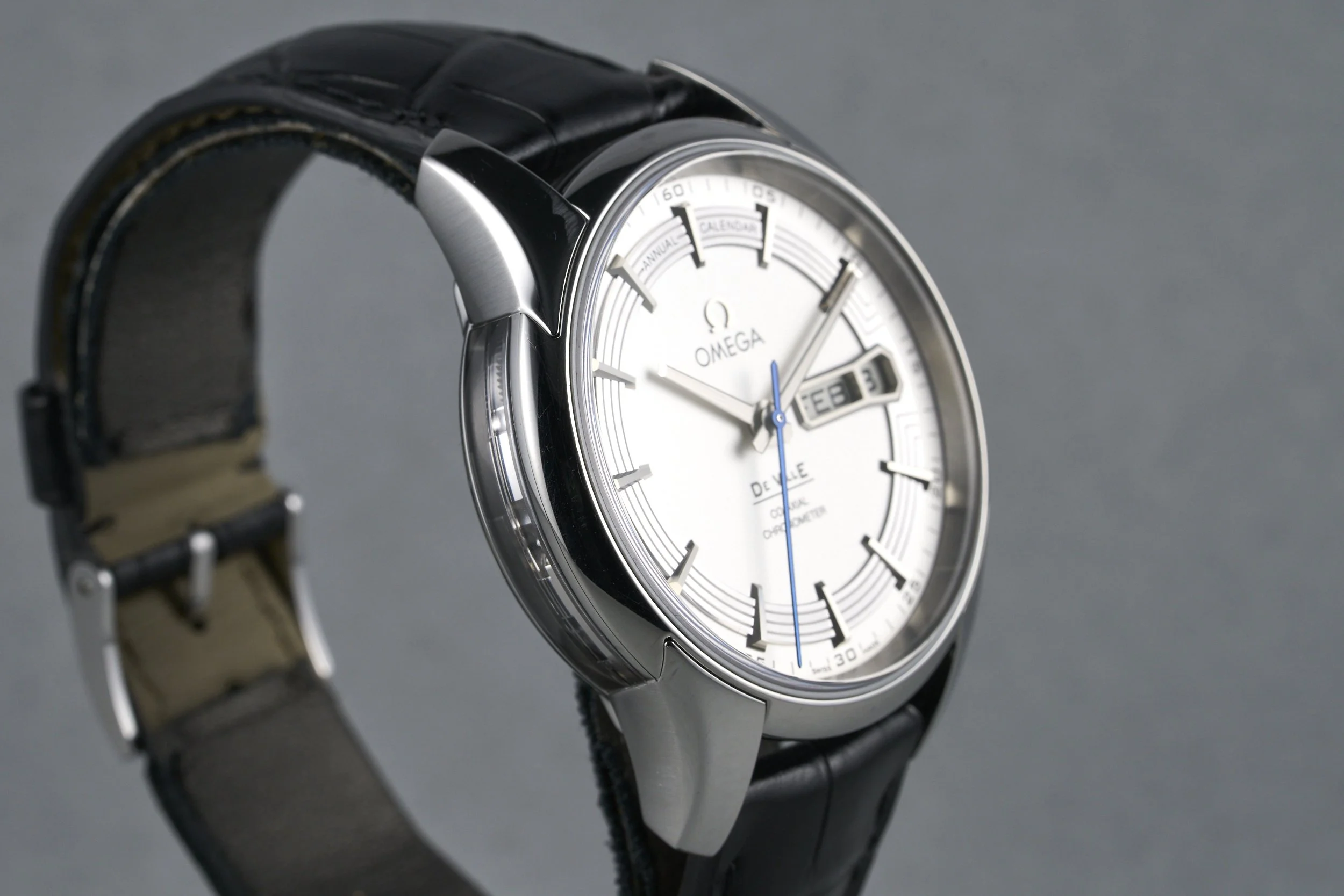 omega-DeVille.hour.vision.boxpapers-431.33.41.22.02.001-silver.dial-2019-oysterpalace-OP2323-05.jpg