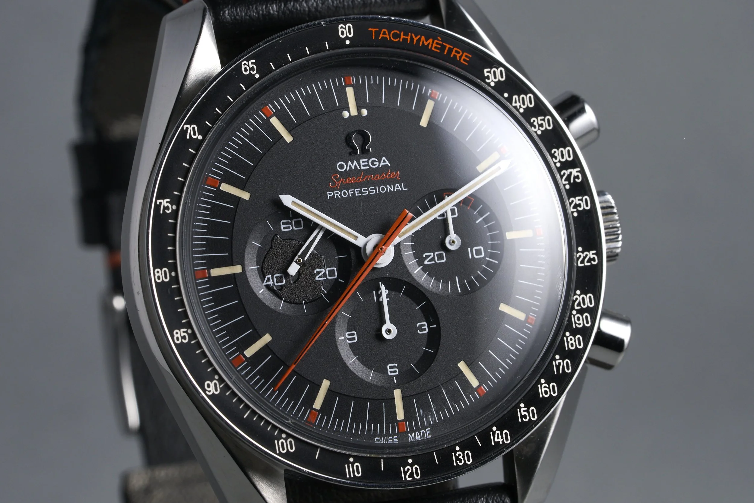 omega-speedmaster.speedytuesday.boxpapers-311.12.42.30.01.001-ultraman.dial-2018-oysterpalace-OP2282-04.jpg