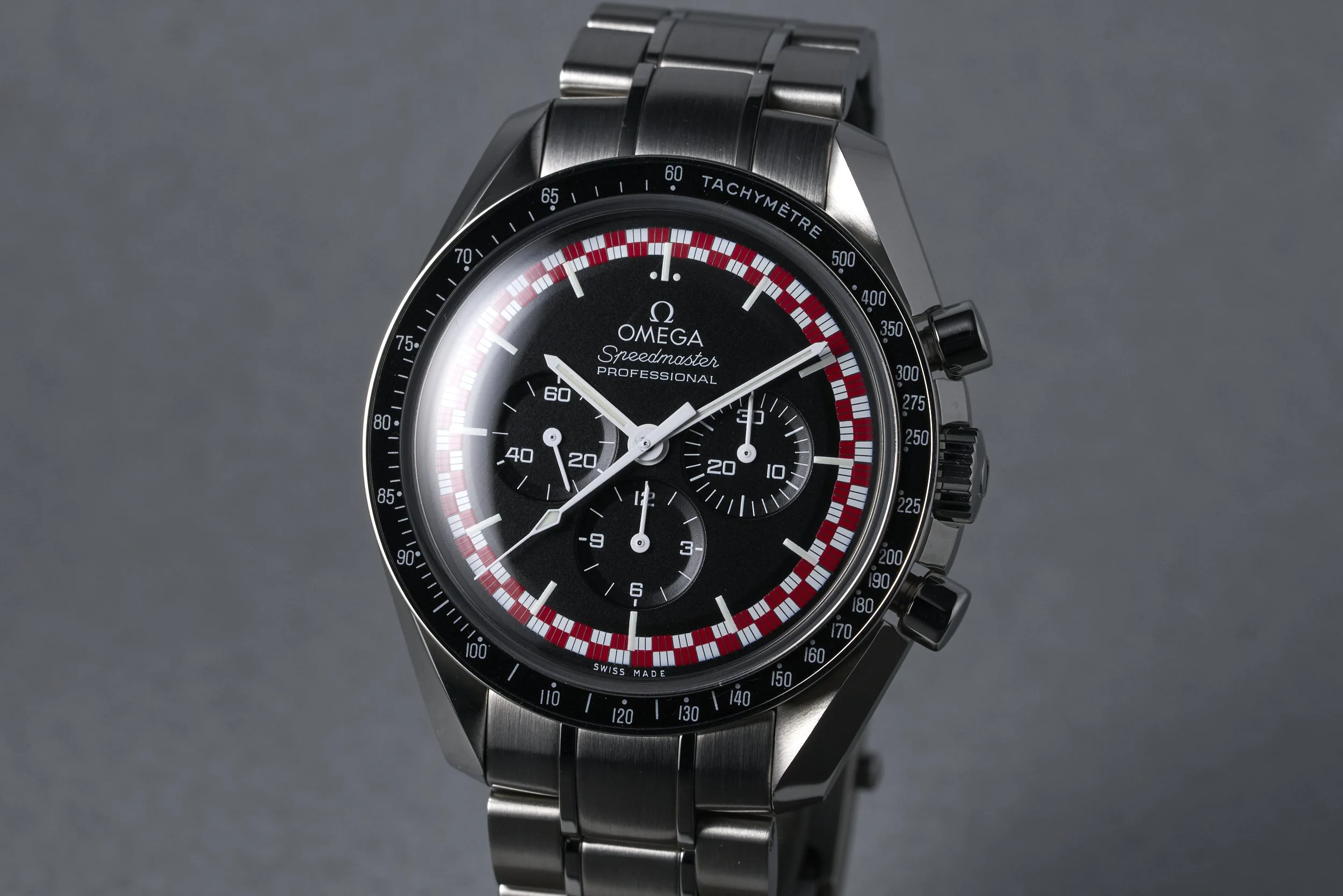 omega-speedmaster.boxpapers-311.30.42.30.01.004-tintin.dial-2018-oysterpalace-OP2302-03.jpg