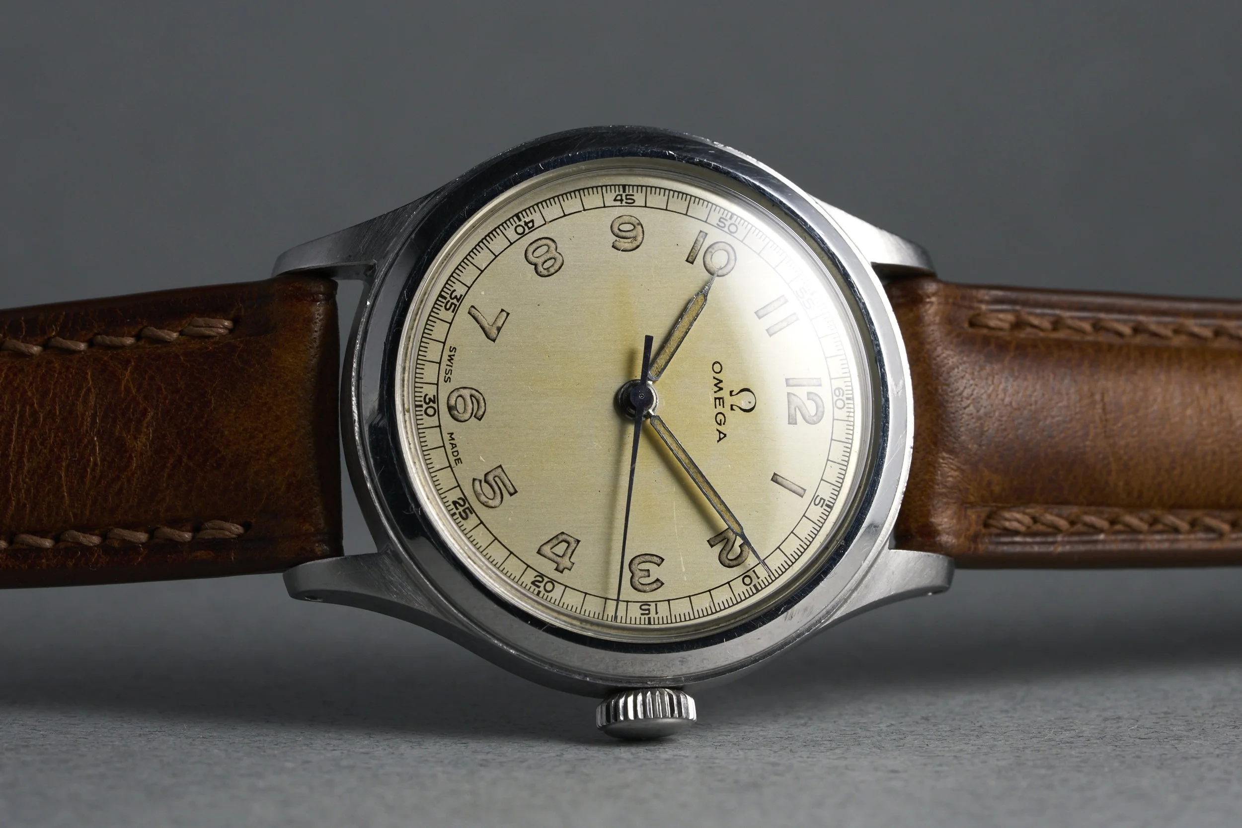 omega-military.30T2.servicepapers-2179.5-arabic.dial-1940s-oysterpalace-OP2318-12.jpg