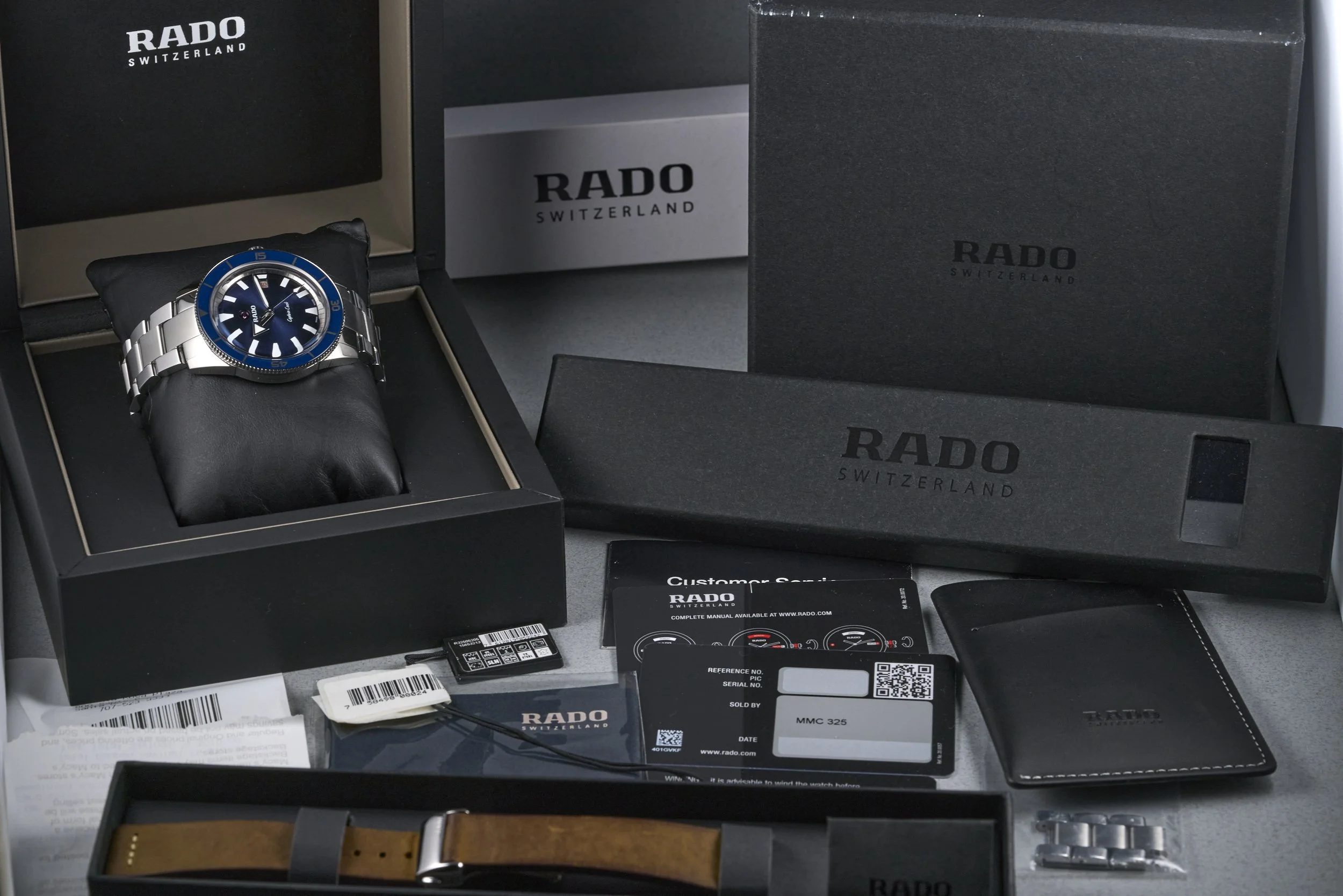 rado-captain.cook.boxpapers-R32105203-blue.dial-2020-oysterpalace-OP2230-10.jpg