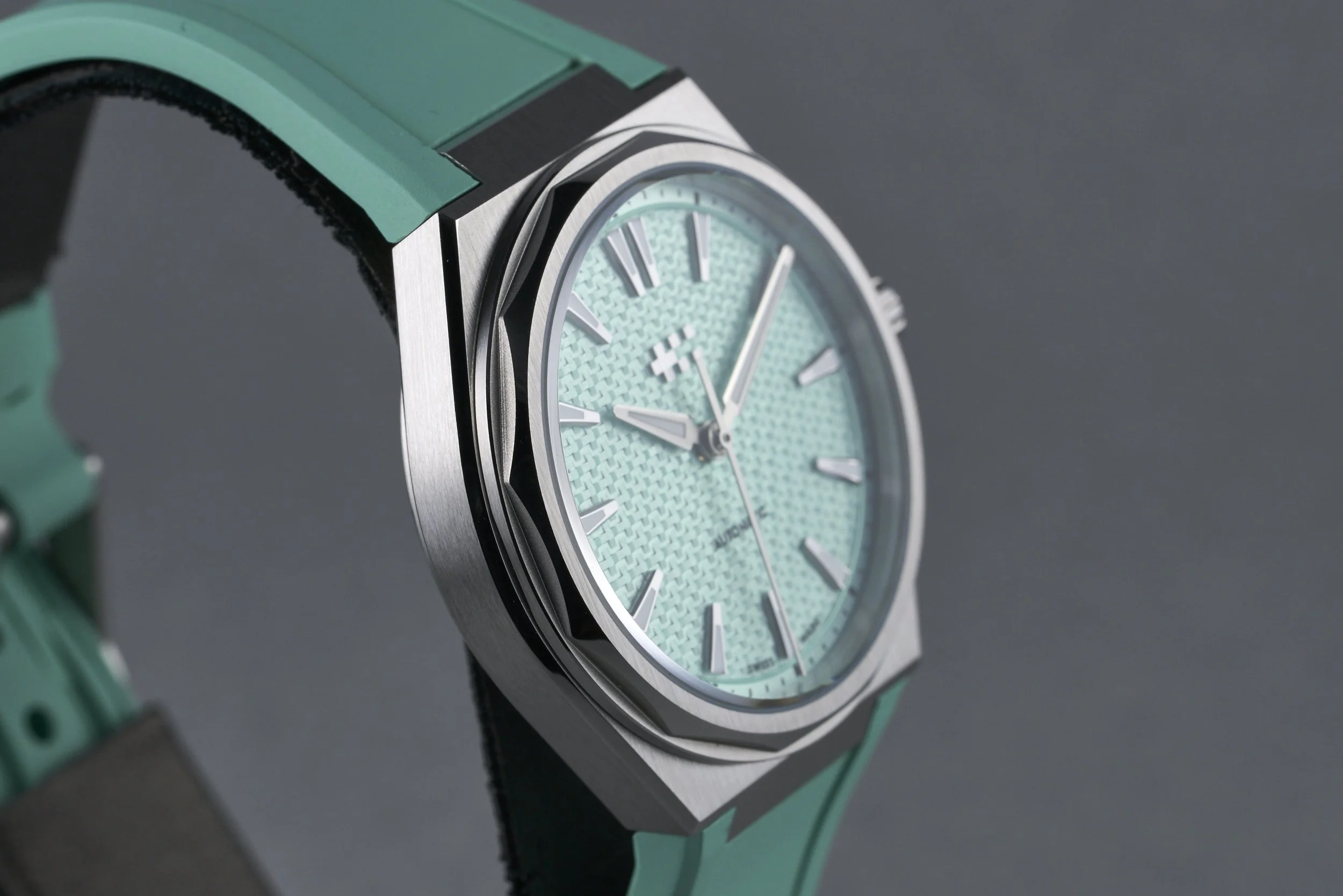 chistopherward-twelve.boxpapers-frostedlichen-mint.dial-2023-oysterpalace-OP2256-05.jpg