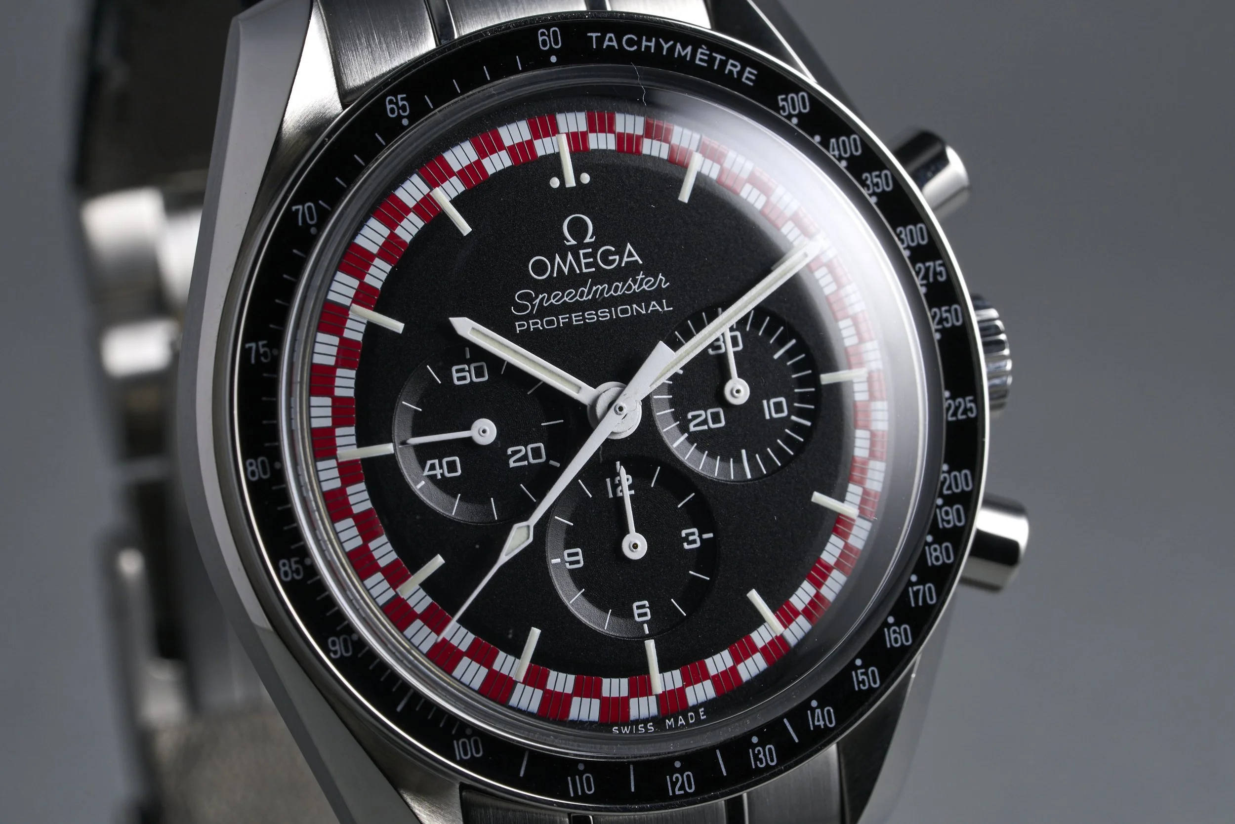 omega-speedmaster.tintin.boxpapers-311.30.42.30.01.004-tintin.dial-2014-oysterpalace-OP2276-04.jpg