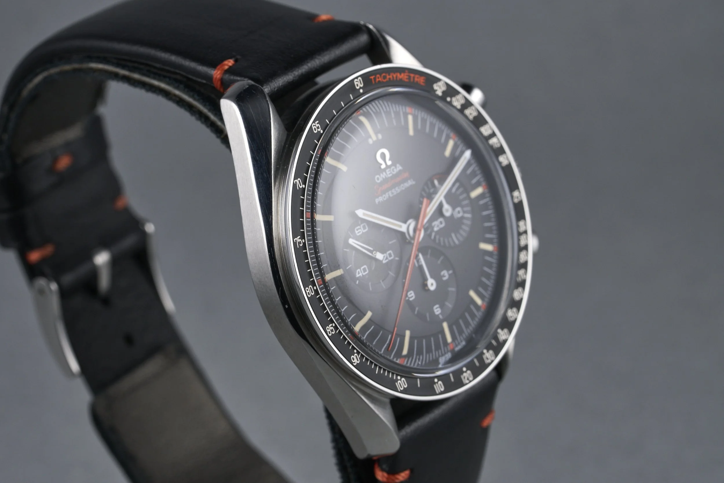 omega-speedmaster.speedytuesday.boxpapers-311.12.42.30.01.001-ultraman.dial-2018-oysterpalace-OP2282-06.jpg