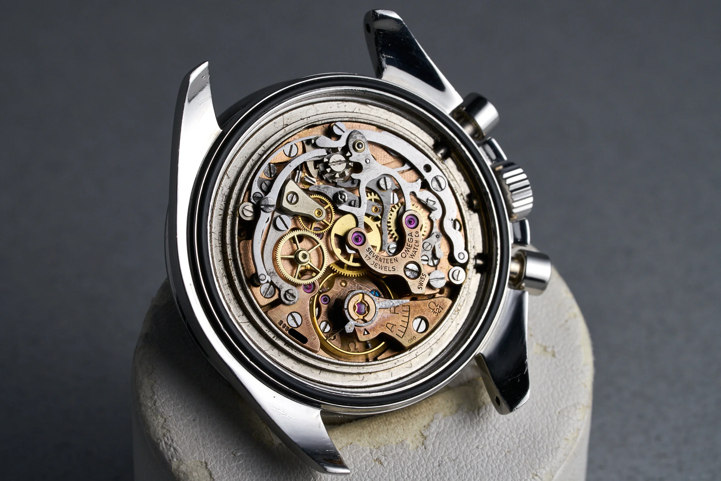 omega-speedmaster.premoon.321-145.012-applied.logo.dial-26.5mill-OP1332-10.jpg