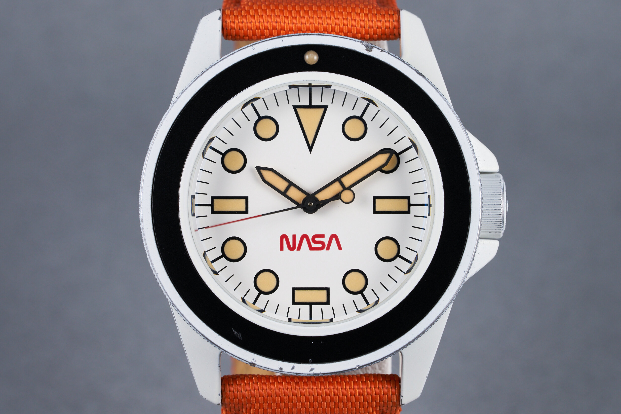 unimatic-modelouno.nasa-u1sp-white.nasa.dial-04.50-OP1353-01.jpg
