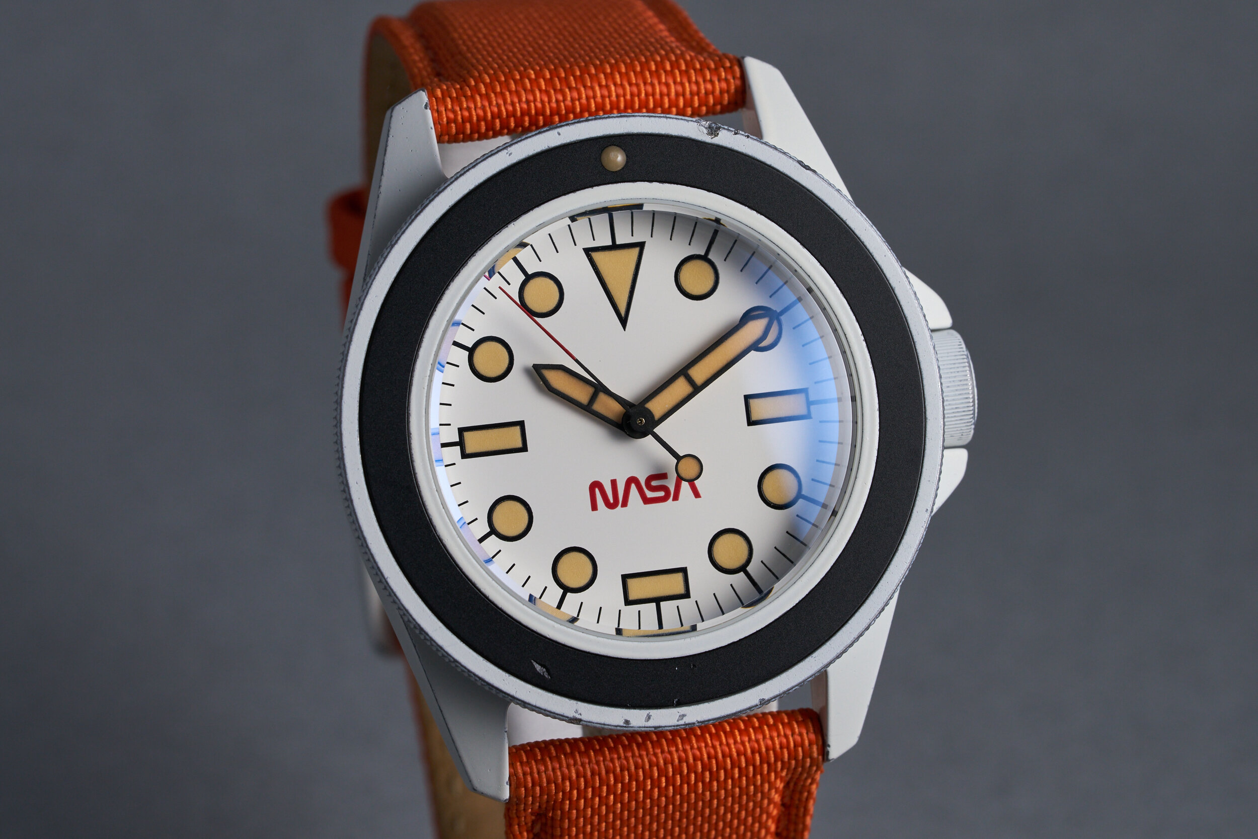 unimatic-modelouno.nasa-u1sp-white.nasa.dial-04.50-OP1353-02.jpg