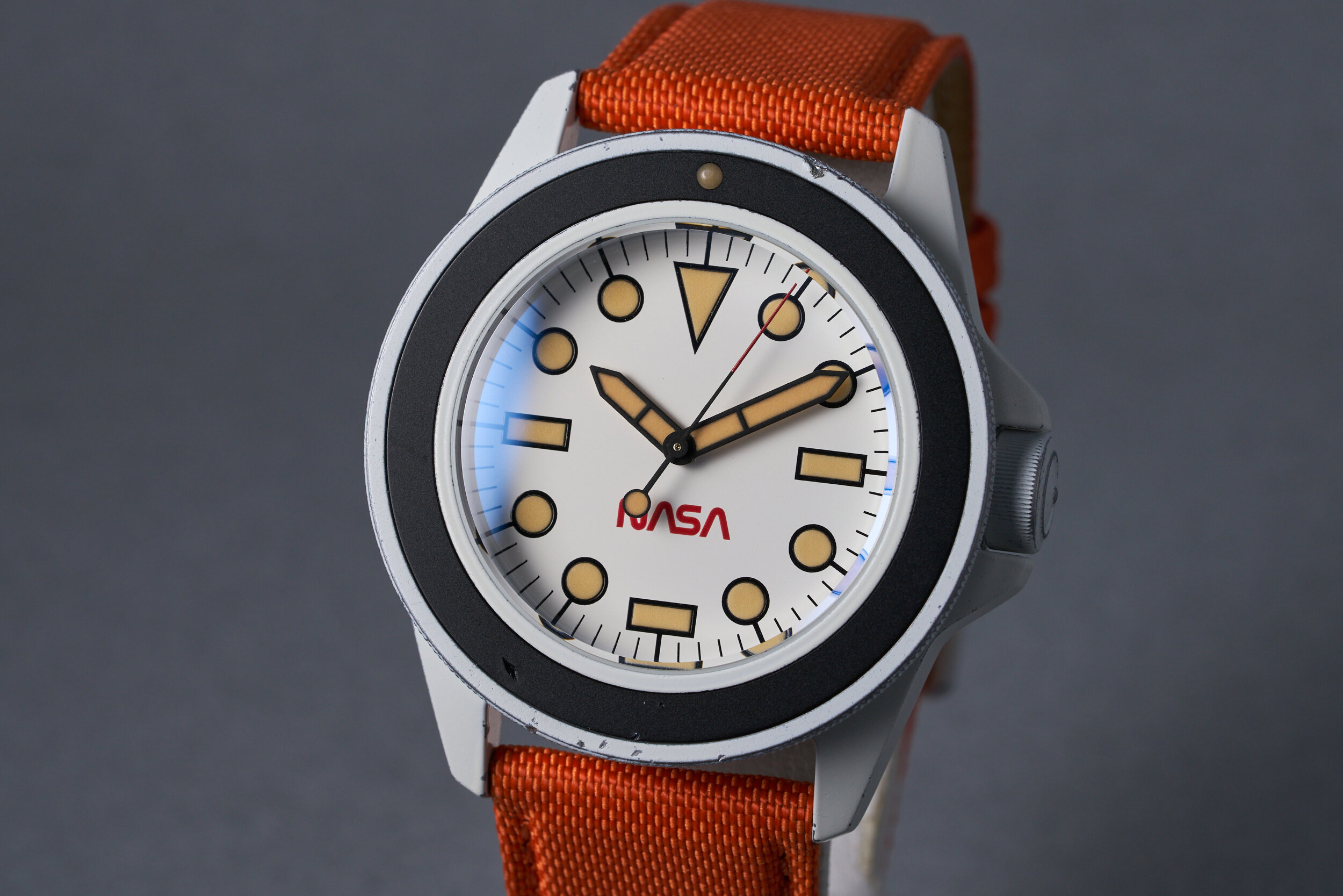unimatic-modelouno.nasa-u1sp-white.nasa.dial-04.50-OP1353-03.jpg