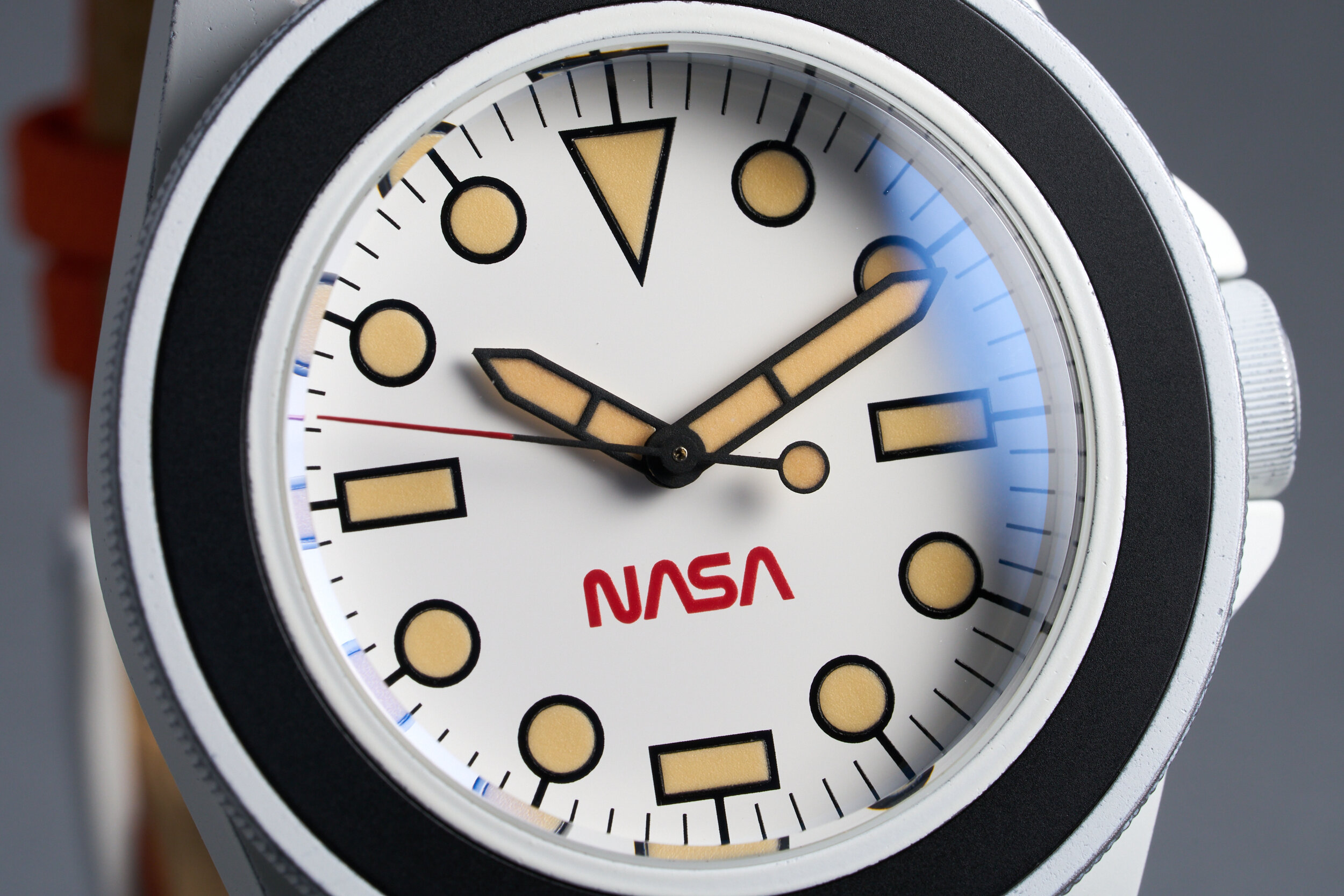 unimatic-modelouno.nasa-u1sp-white.nasa.dial-04.50-OP1353-04.jpg