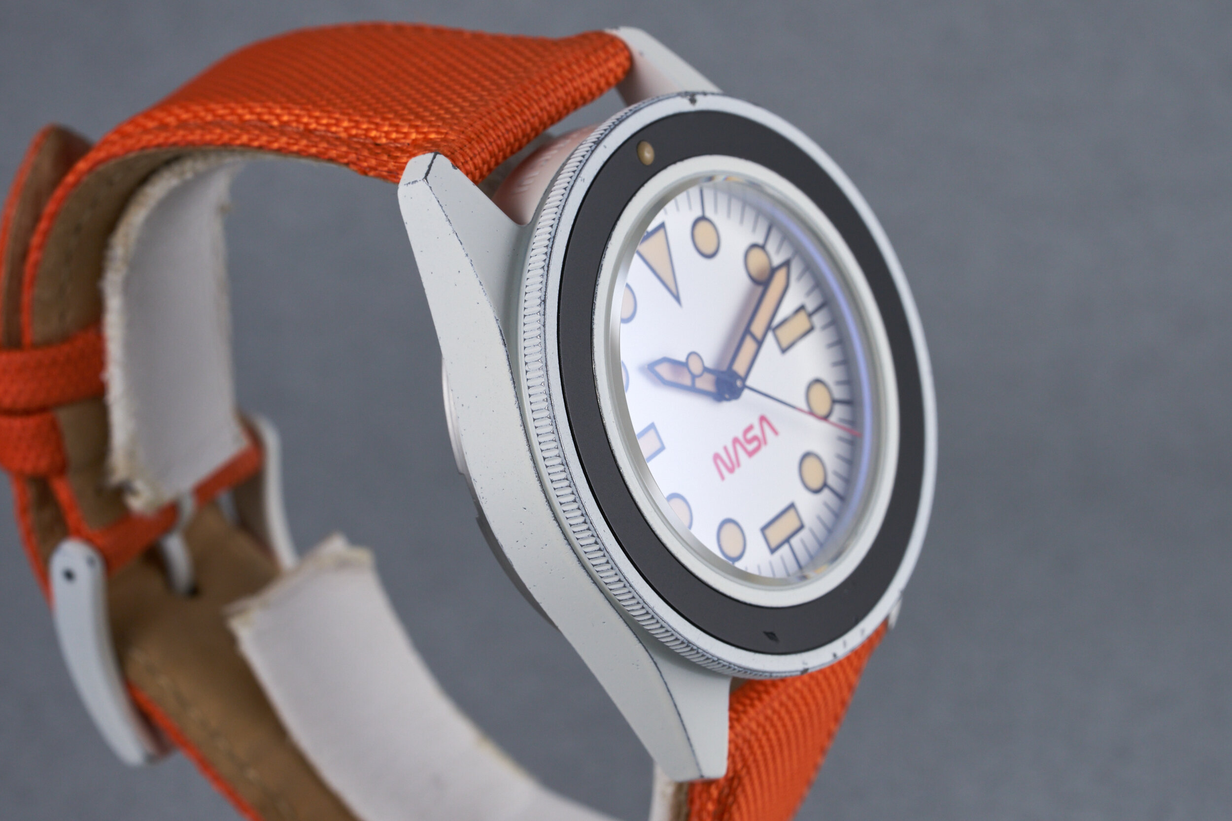 unimatic-modelouno.nasa-u1sp-white.nasa.dial-04.50-OP1353-05.jpg
