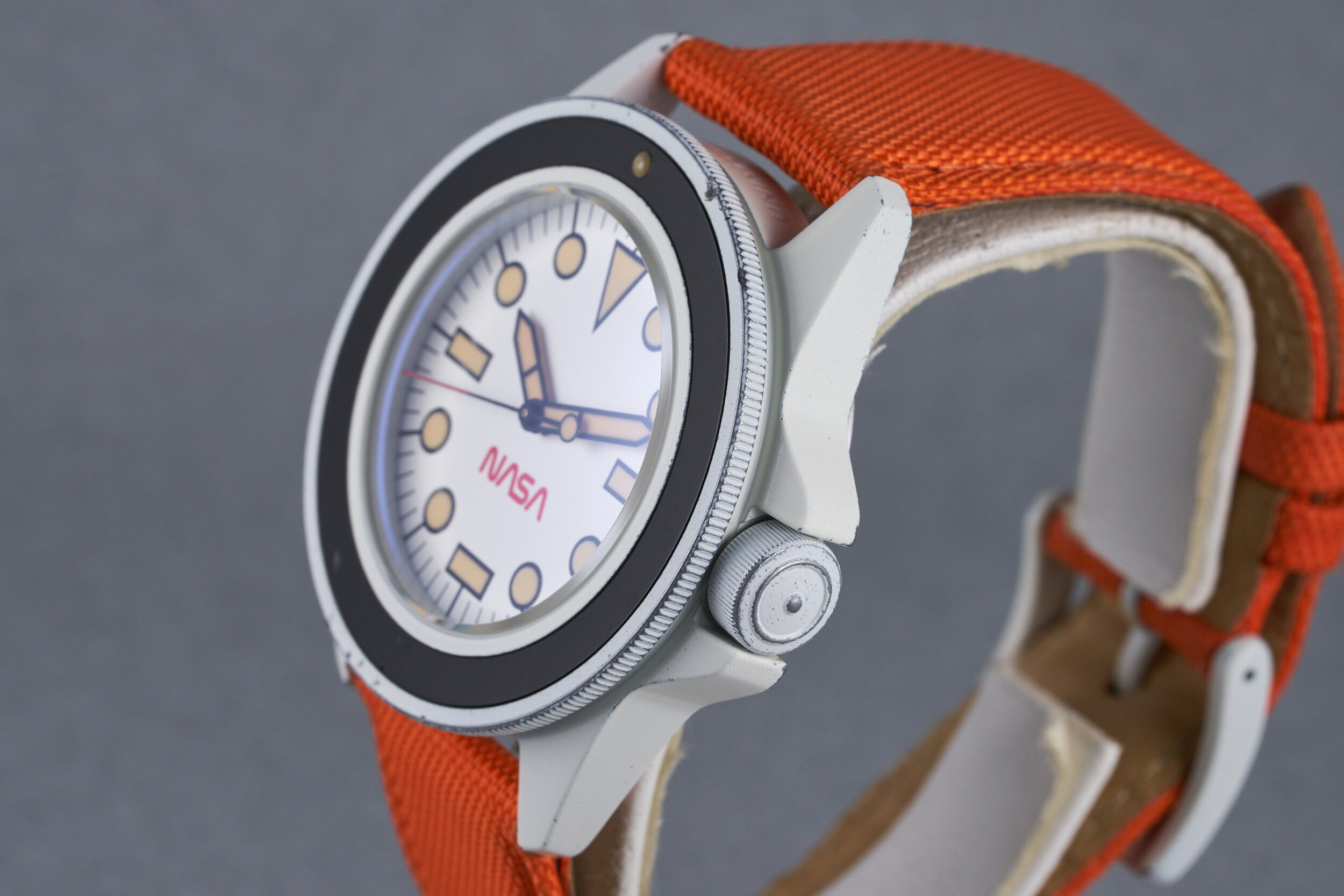 unimatic-modelouno.nasa-u1sp-white.nasa.dial-04.50-OP1353-06.jpg