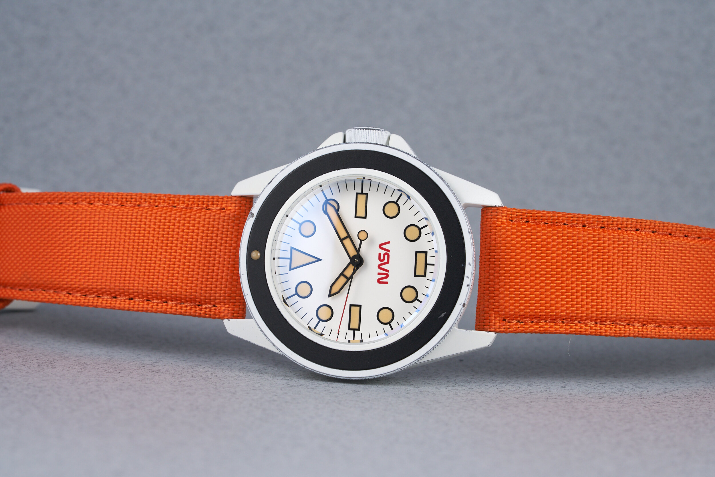 unimatic-modelouno.nasa-u1sp-white.nasa.dial-04.50-OP1353-09.jpg