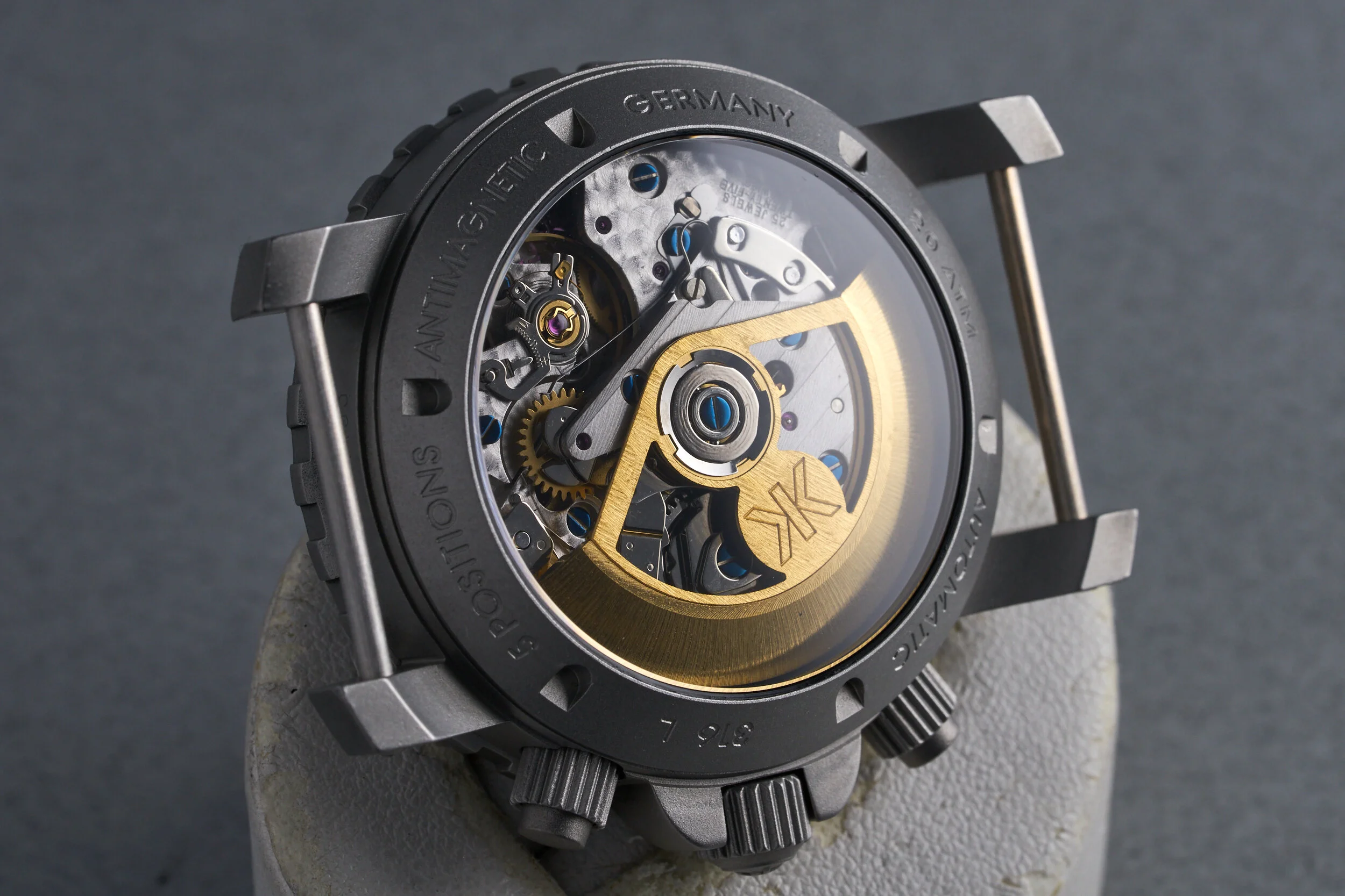 kobold-phantom.stainless.steel-kd924453-black.dial-237x-oysterpalace-OP1390-09.jpg