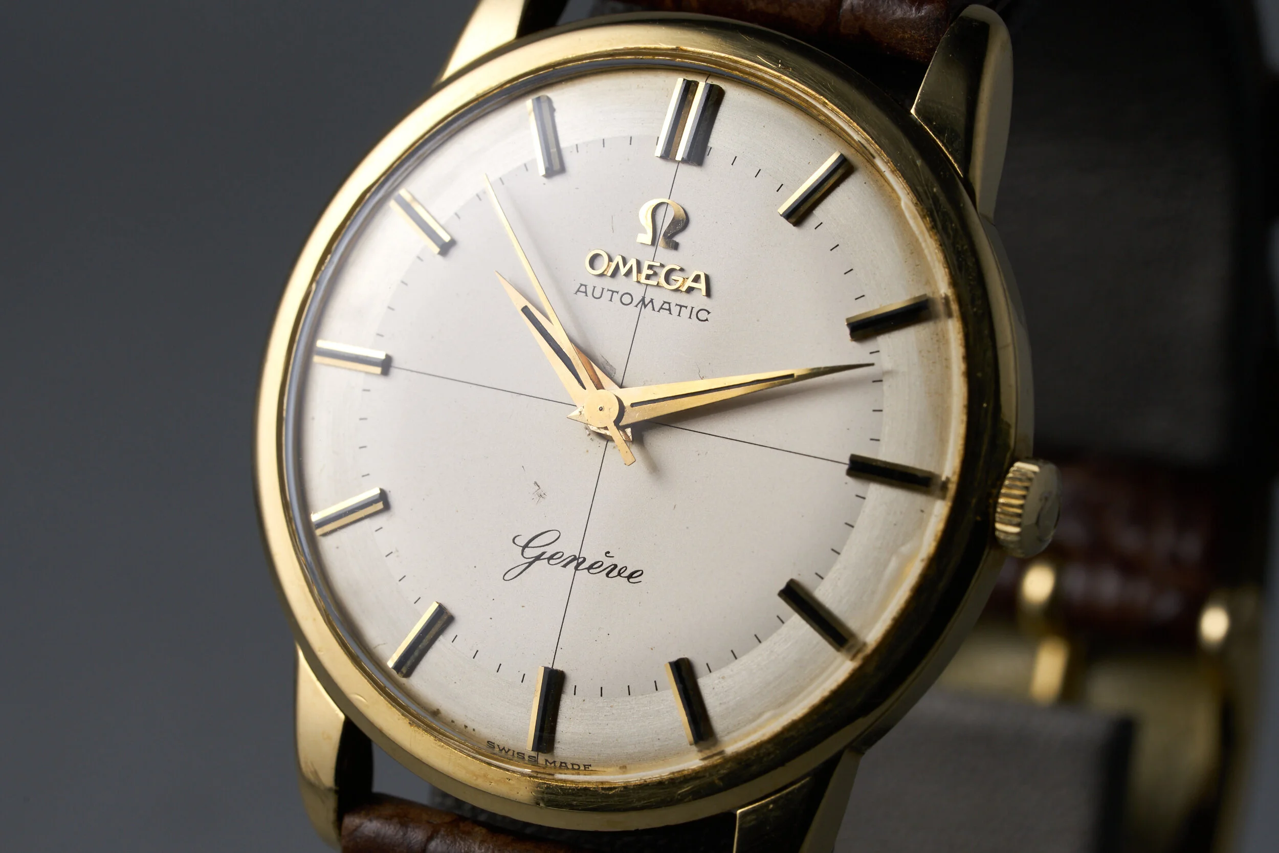 omega-geneve.yellowgold-14702-1-silver.cream.crosshair.dial-17.1mill-oysterpalace-OP1485-05.jpg