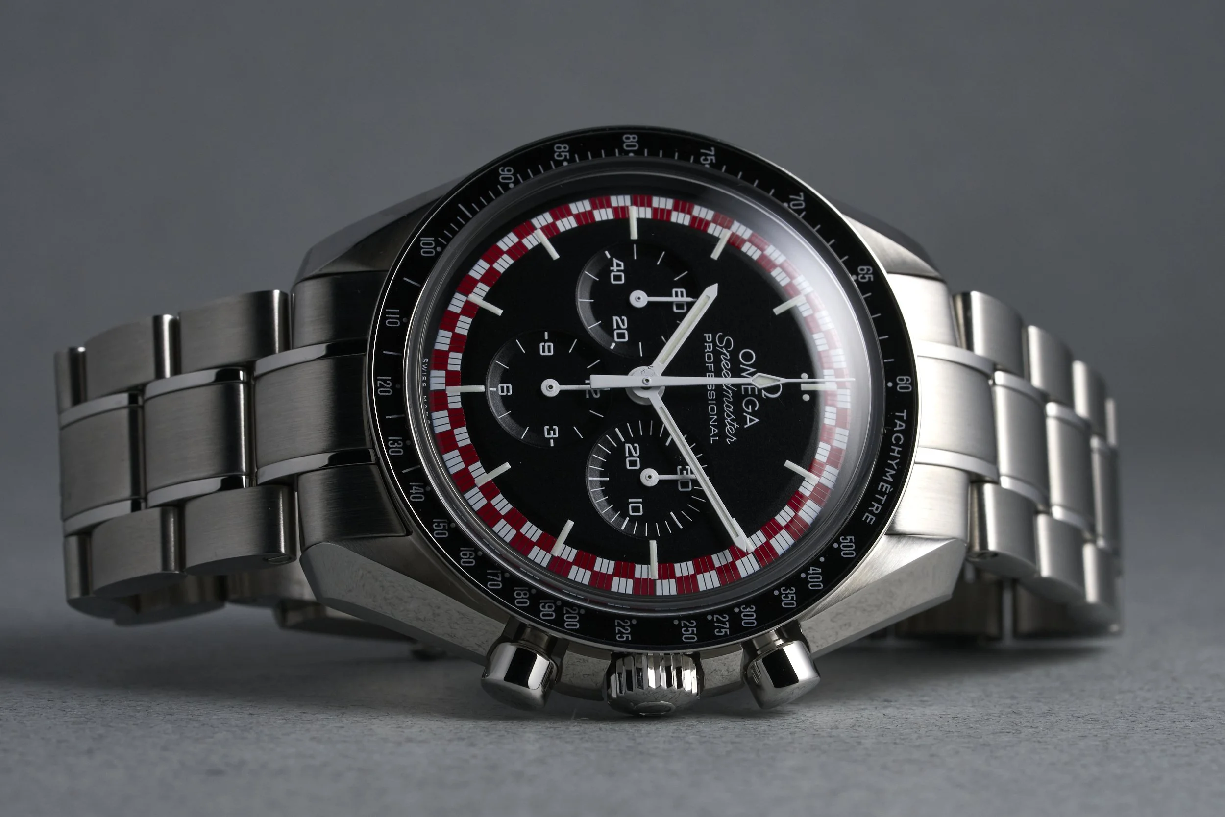 omega-speedmaster.boxpapers-311.30.42.30.01.004-tintin.dial-2018-oysterpalace-OP2302-11.jpg