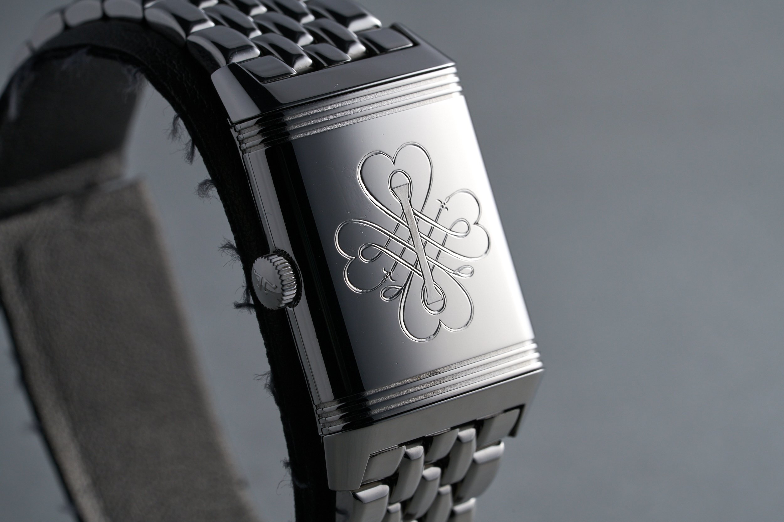 jaegerlecoultre-reverso.medium.boxpapers-212.8.S5-silver.arabic.dial-3.2mill-oysterpalace-OP1581-07.jpg
