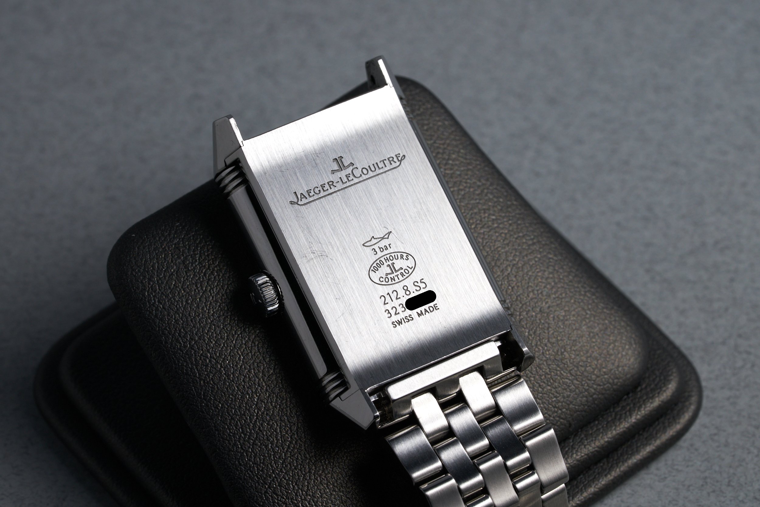 jaegerlecoultre-reverso.medium.boxpapers-212.8.S5-silver.arabic.dial-3.2mill-oysterpalace-OP1581-09.jpg