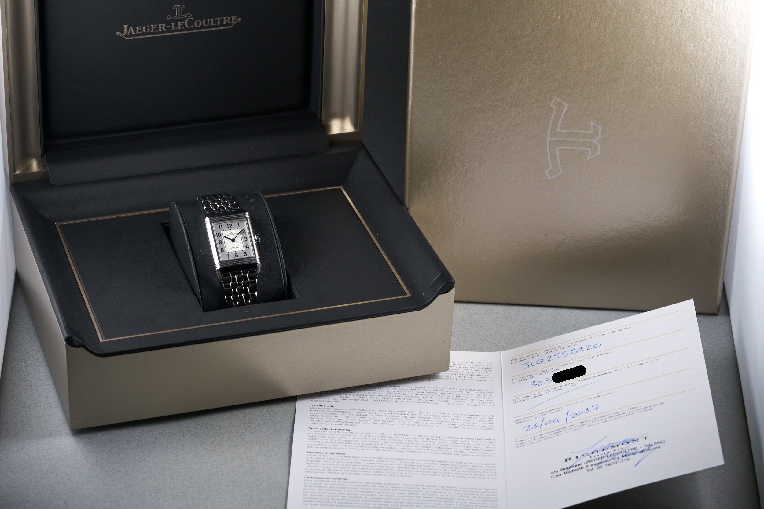 jaegerlecoultre-reverso.medium.boxpapers-212.8.S5-silver.arabic.dial-3.2mill-oysterpalace-OP1581-10.jpg