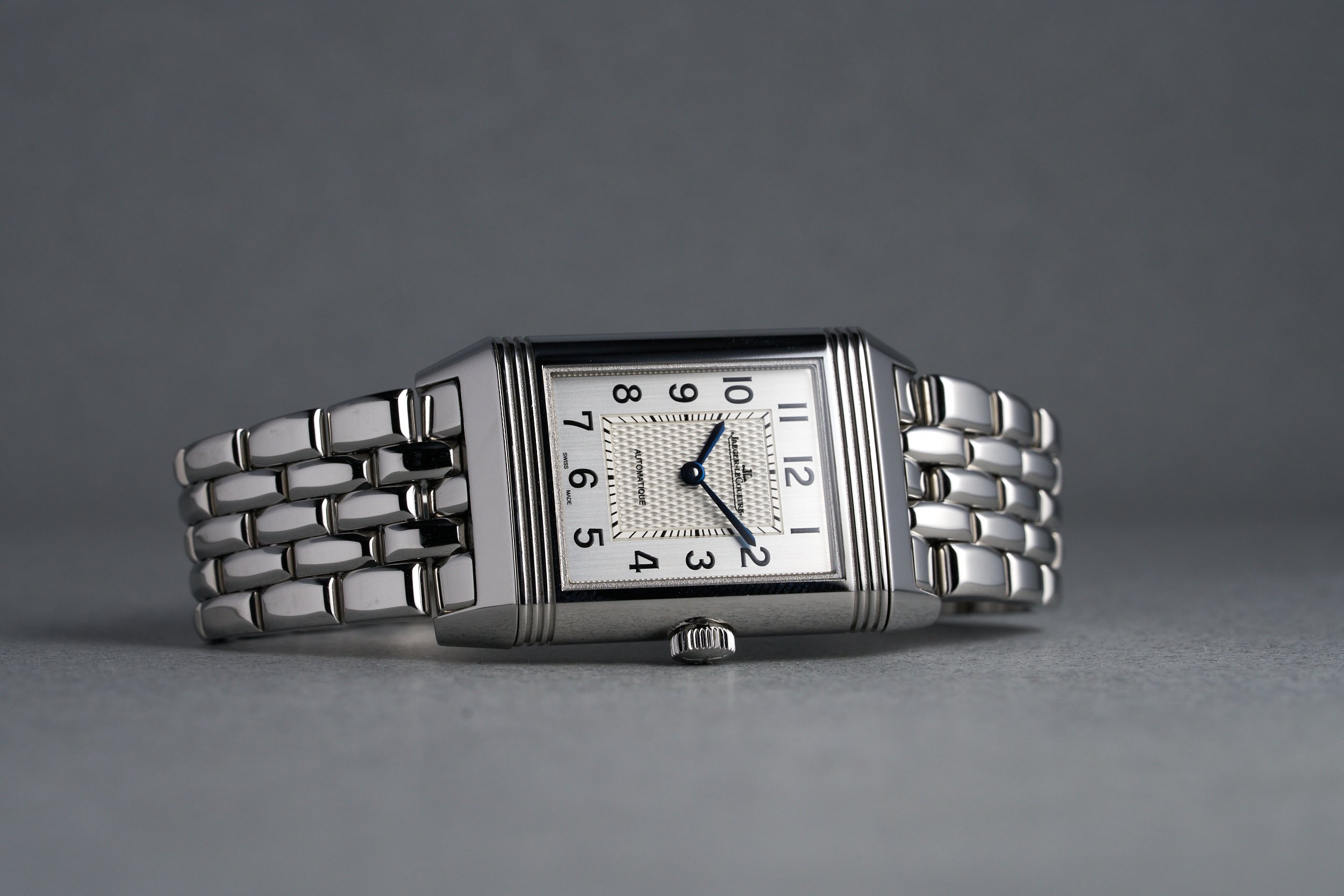 jaegerlecoultre-reverso.medium.boxpapers-212.8.S5-silver.arabic.dial-3.2mill-oysterpalace-OP1581-12.jpg