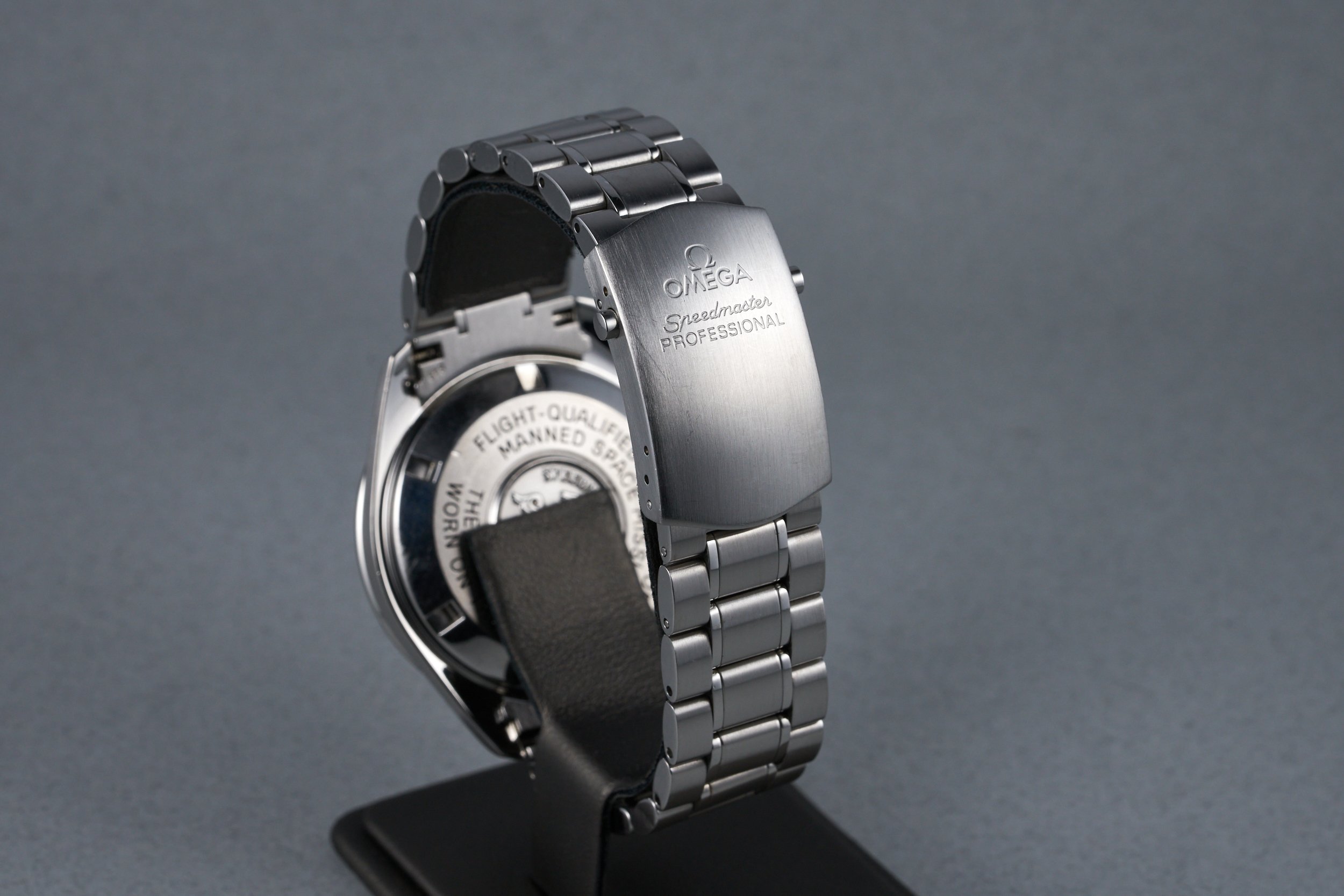 omega-speedmaster.boxpapers-3570.50-luminova.dial-77.0mill-oysterpalace-OP1845-07.jpg