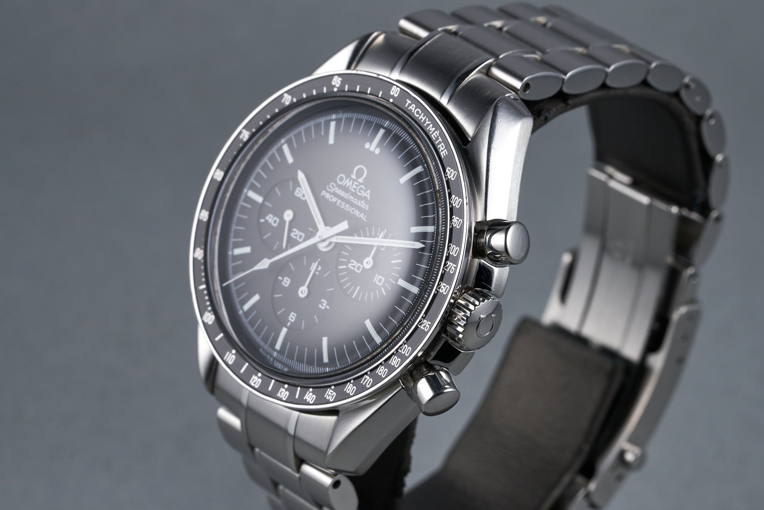omega-speedmaster.boxpapers-3570.50-luminova.dial-77.0mill-oysterpalace-OP1845-06.jpg