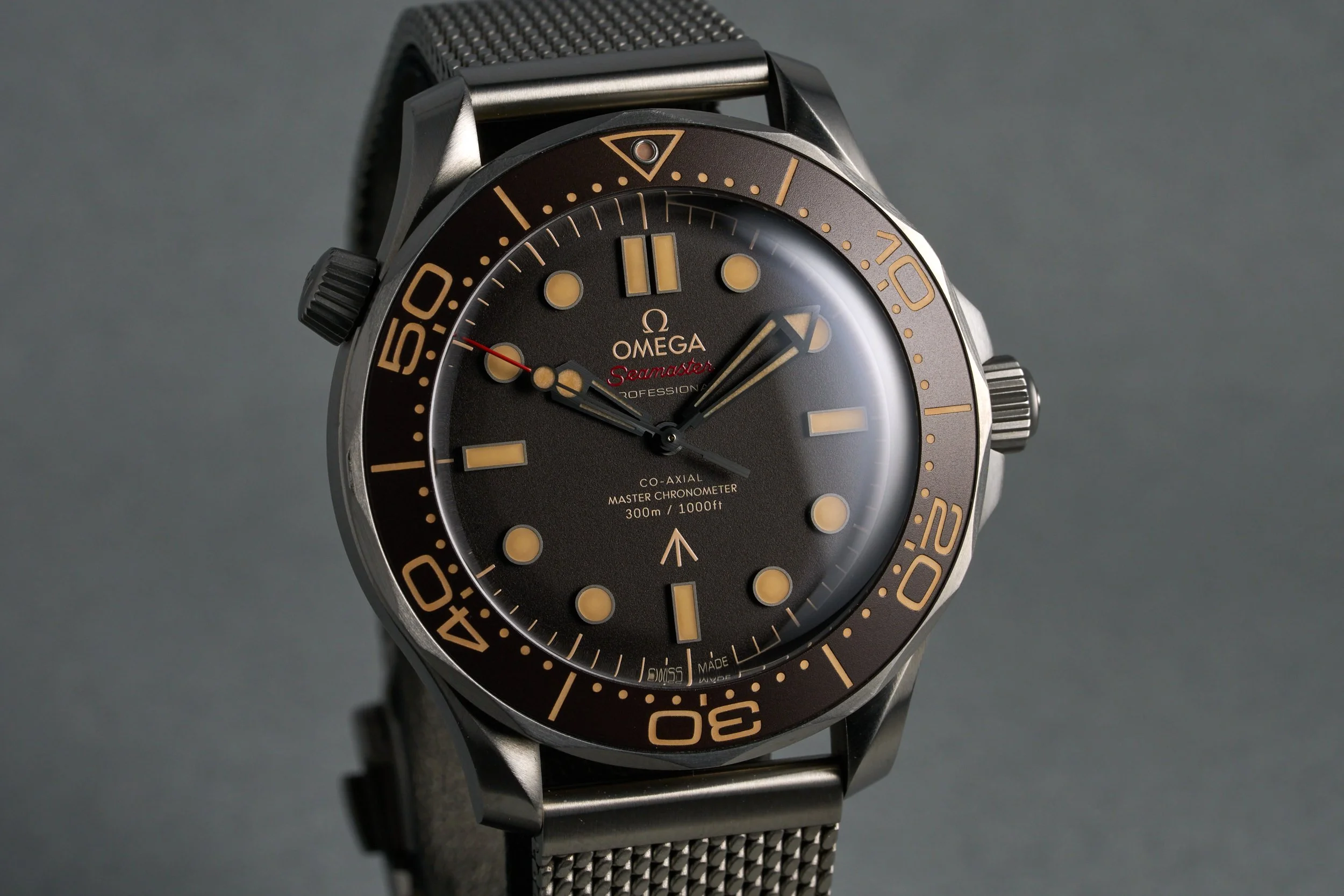 omega-seamaster.nttd.boxpapers-210.90.42.20.01.001-brown.dial-2023-oysterpalace-OP2003-02.jpg