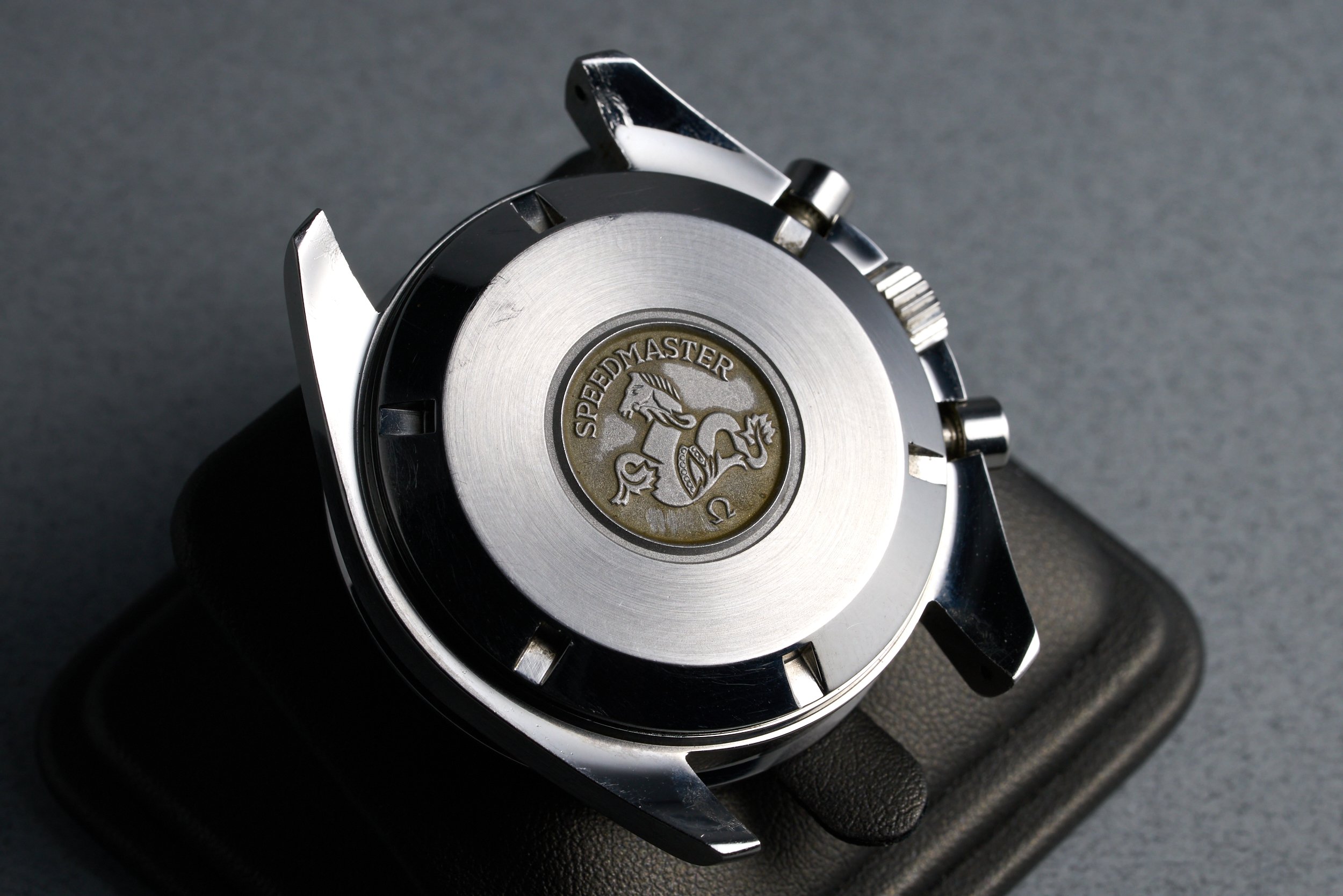 omega-speedmaster.automatic.holygrail.boxpapers-376.0822-type1.dial-48.2mill-oysterpalace-OP2020-12.jpg