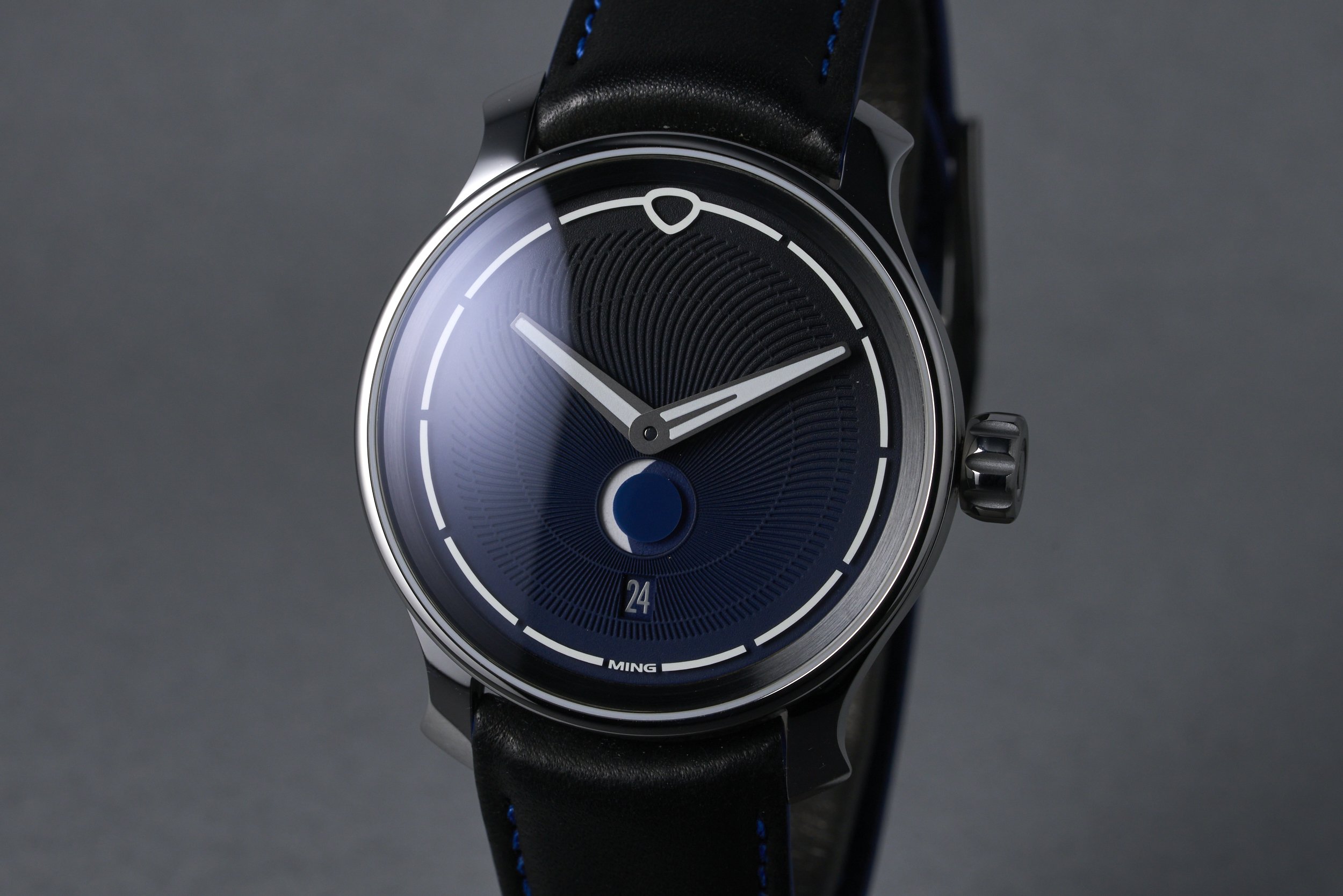ming-moon.boxpapers-37.05-blue.dial-2024-oysterpalace-OP2152-03.jpg