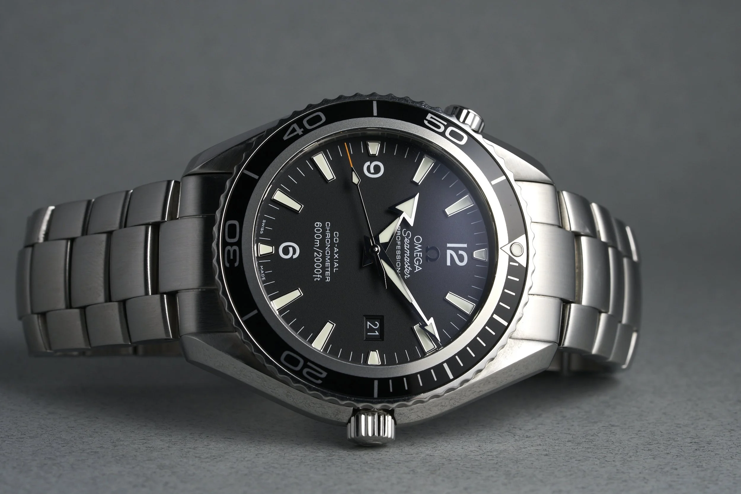 omega-seamaster.planet.ocean.boxpapers-2200.50-black.dial-2011-oysterpalace-OP2264-11.jpg