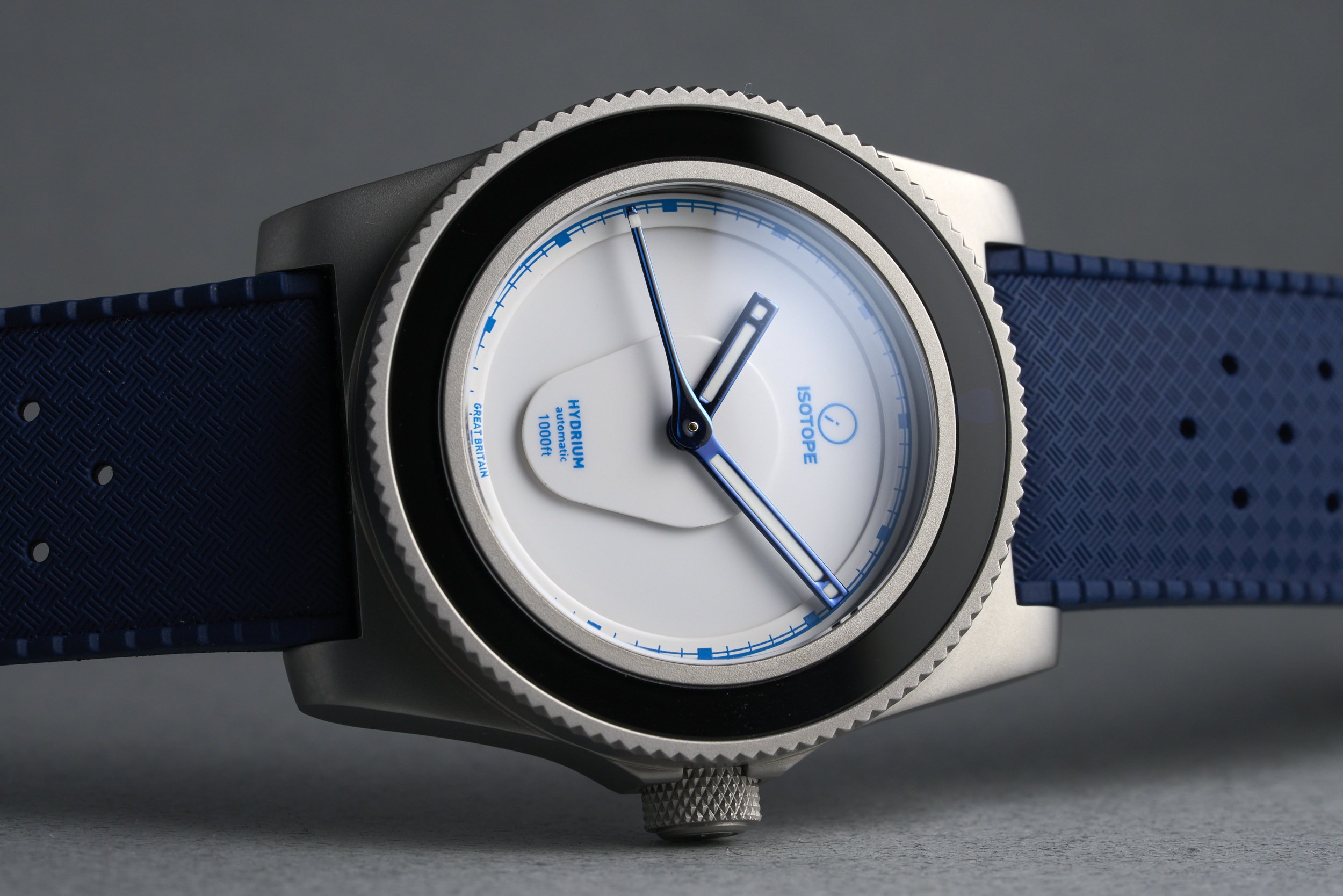isotope-hydrium.scottishwatches.boxpapers-alba-white.enamel.dial-41.100-oysterpalace-OP2247-10.jpg